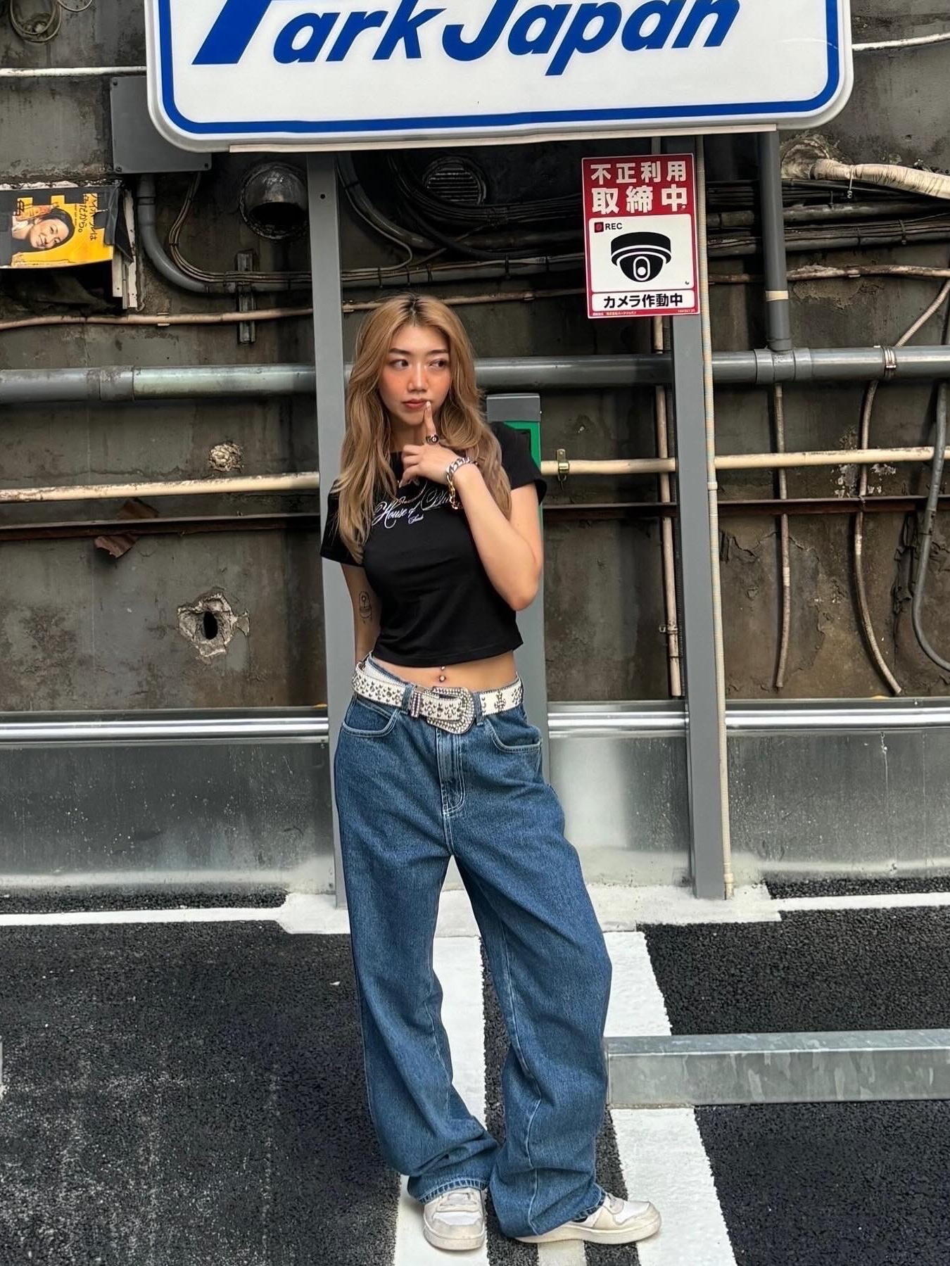 Suade Baggy Denim Blue, Suade Baggy Denim Black 착용 스타일