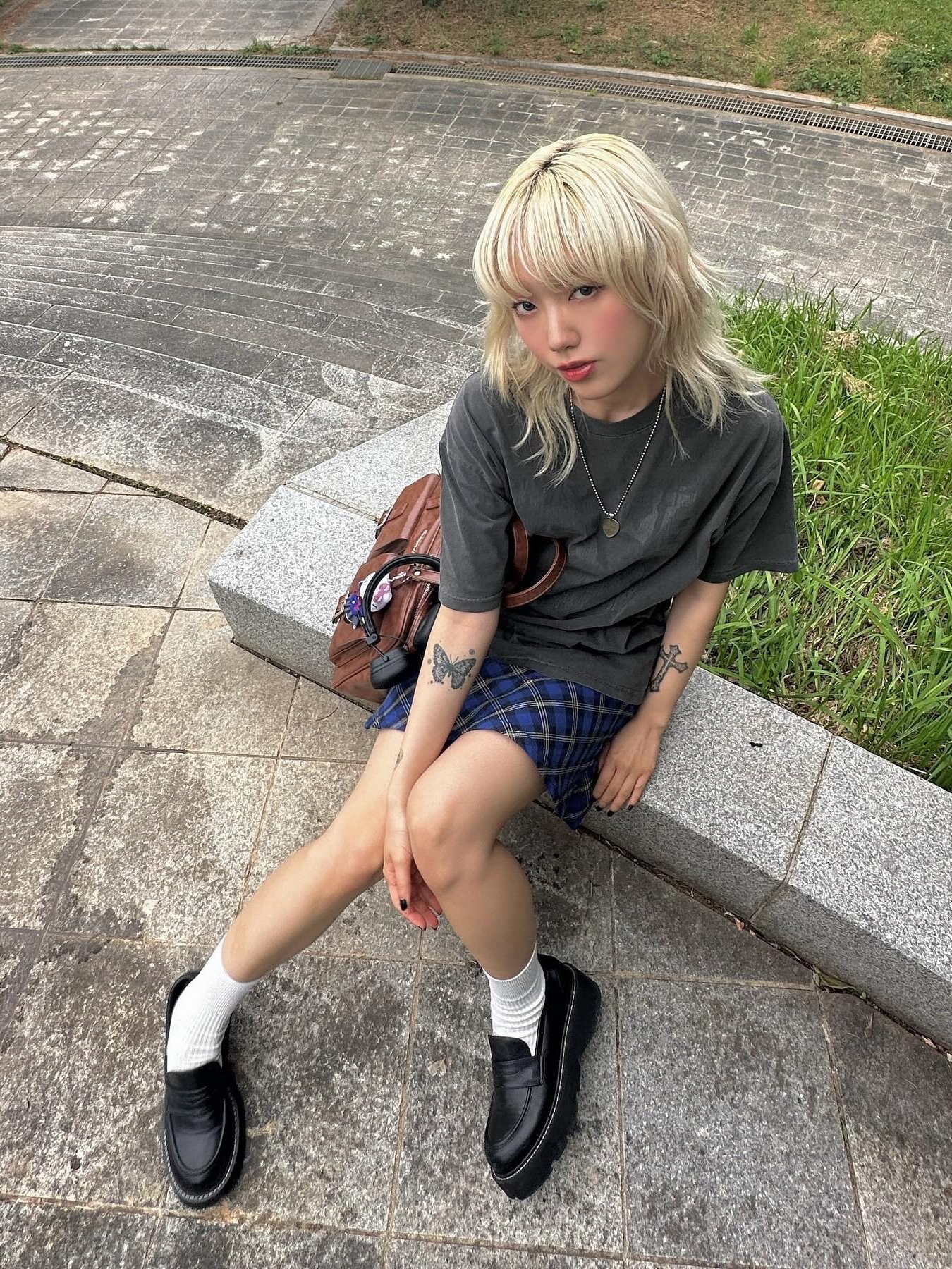 Suade Albino Tee Pigment Black, Suade Albino Tee White 착용 스타일