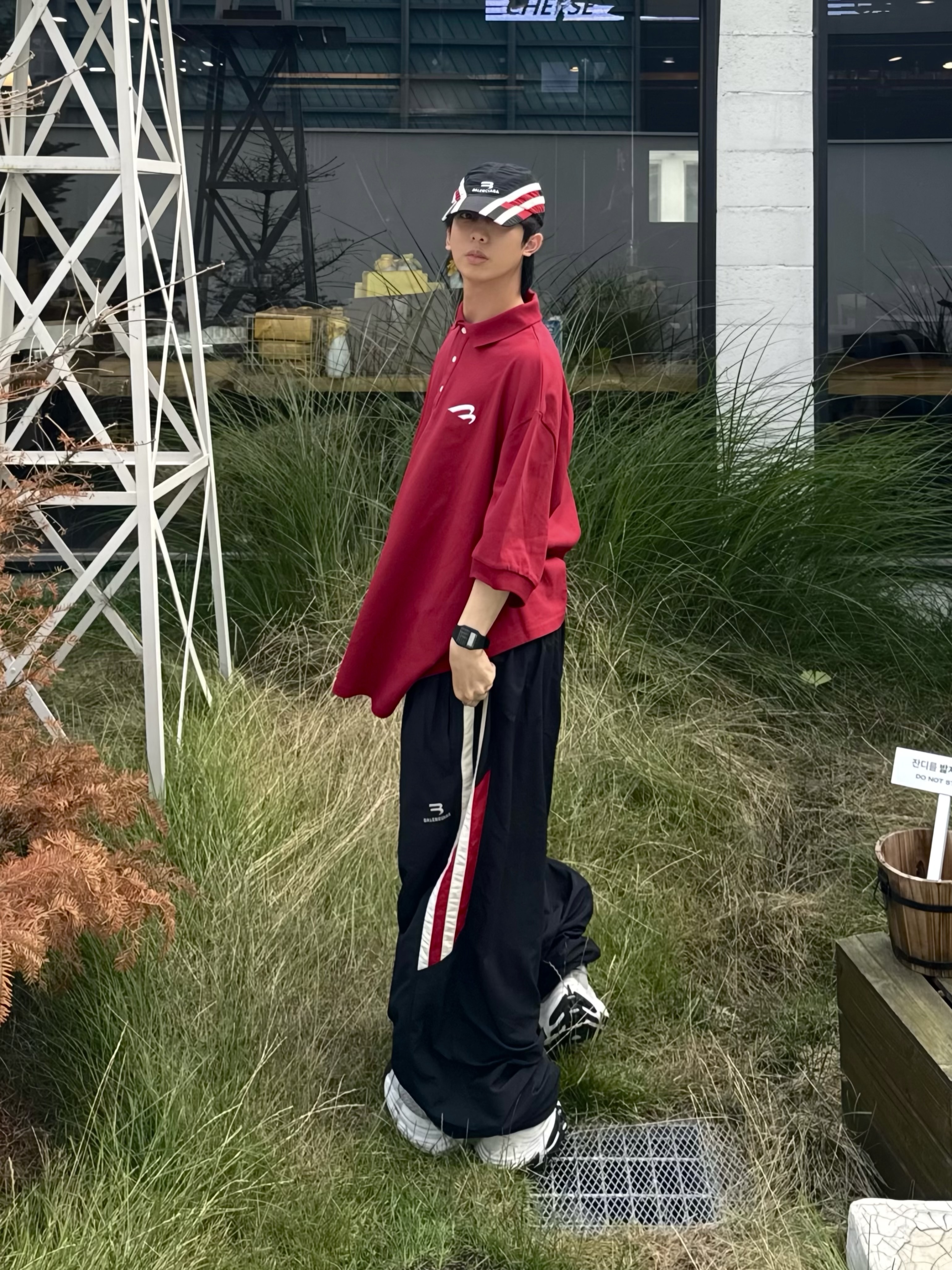 Balenciaga 10XL Sneakers White Grey Silver Black, MJD Oversized Polo Burgundy 착용 스타일 - 1