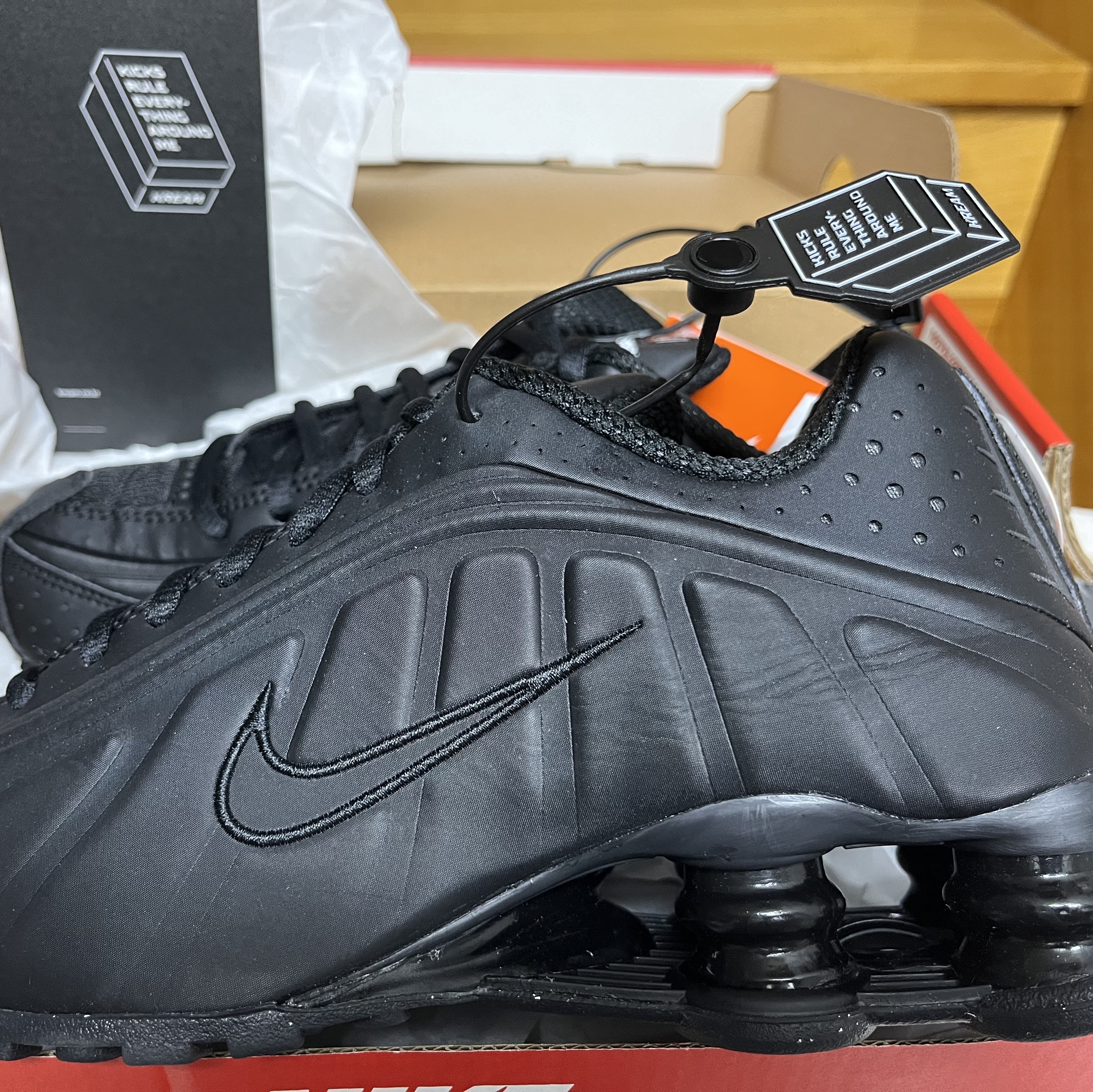 (W) Nike Shox R4 Black 착용 스타일 - 2