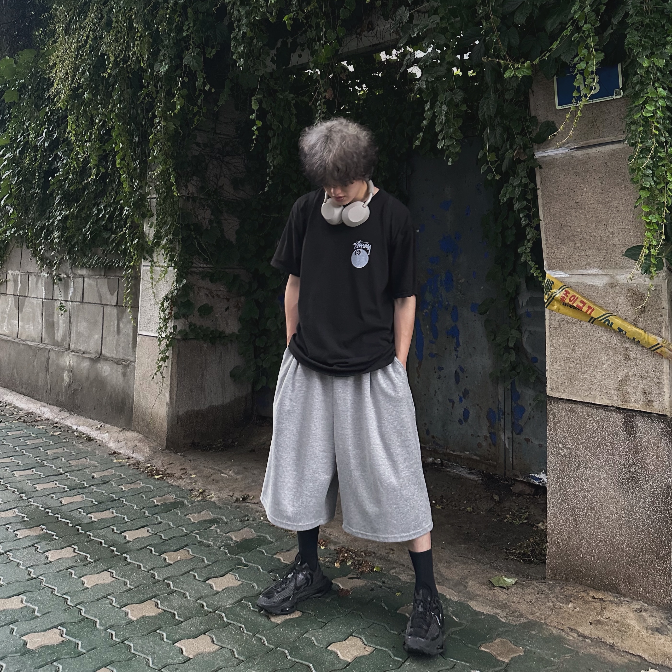Stussy 8 Ball Pigment Dyed T-Shirt Black, Sony WH-1000XM5 Silver (Korean Ver.) 착용 스타일 - 1