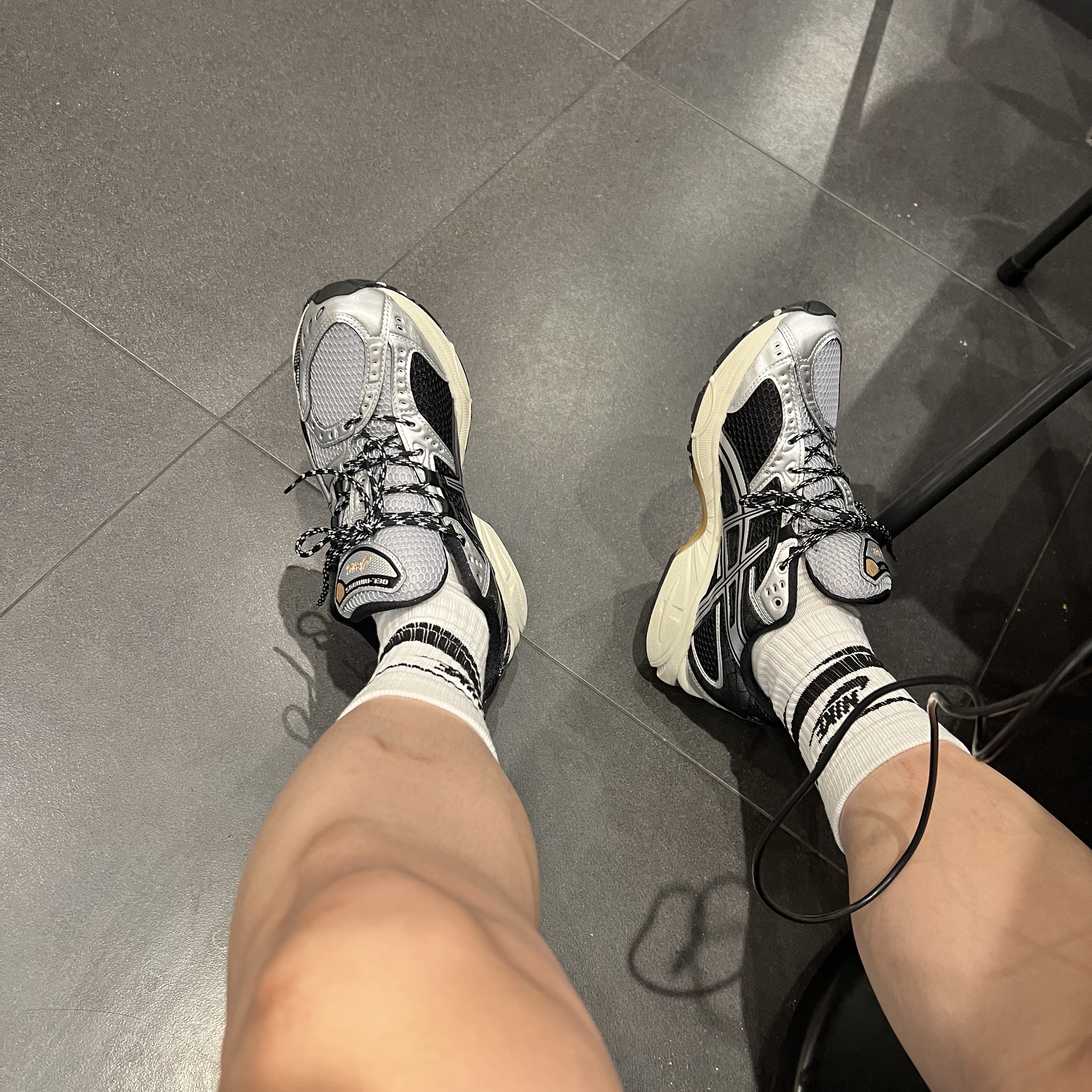 Asics Gel-Nimbus 10.1 Piedmont Grey Pure Silver 착용 스타일