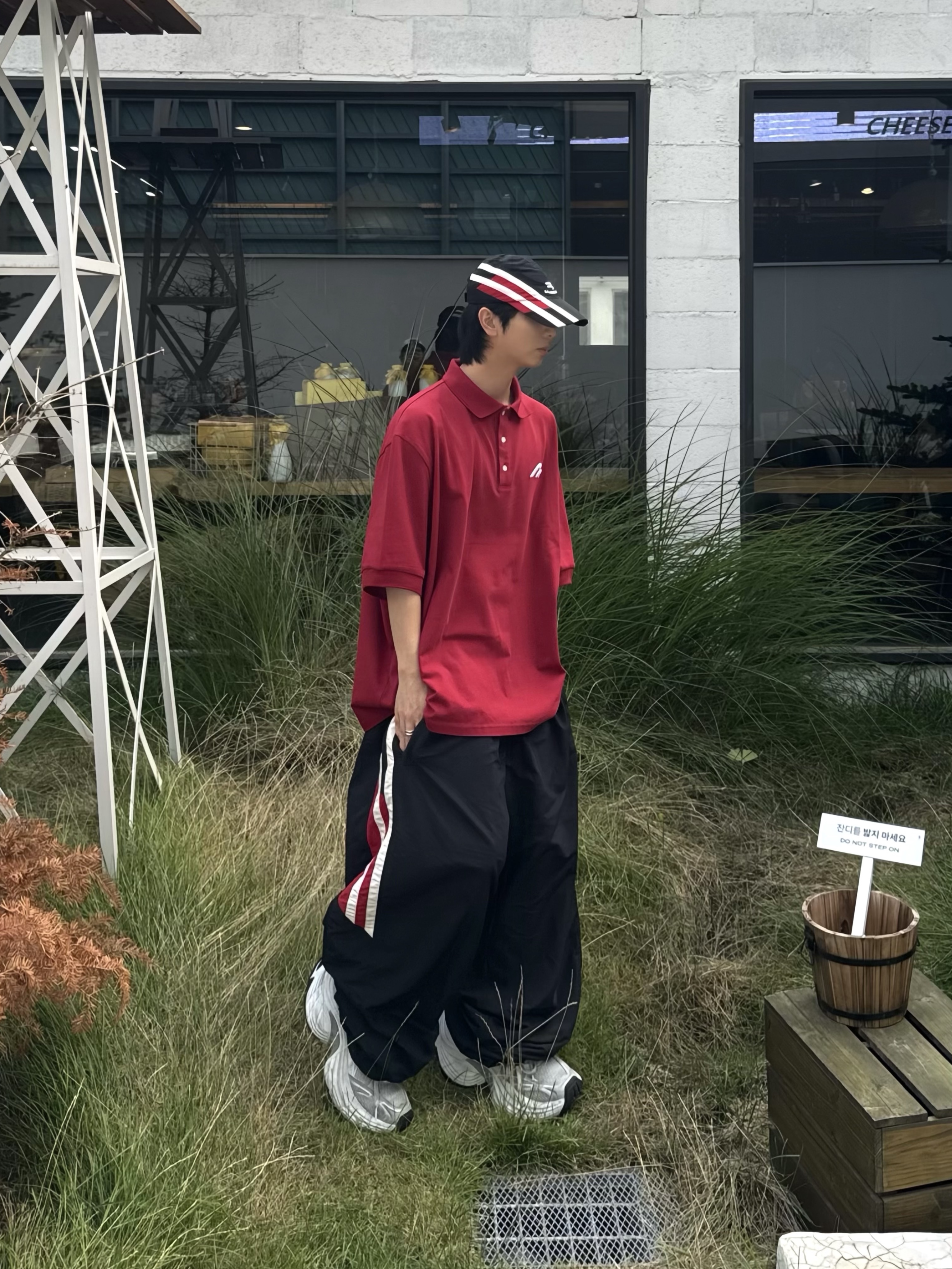 Balenciaga 10XL Sneakers White Grey Silver Black, MJD Oversized Polo Burgundy 착용 스타일 - 2