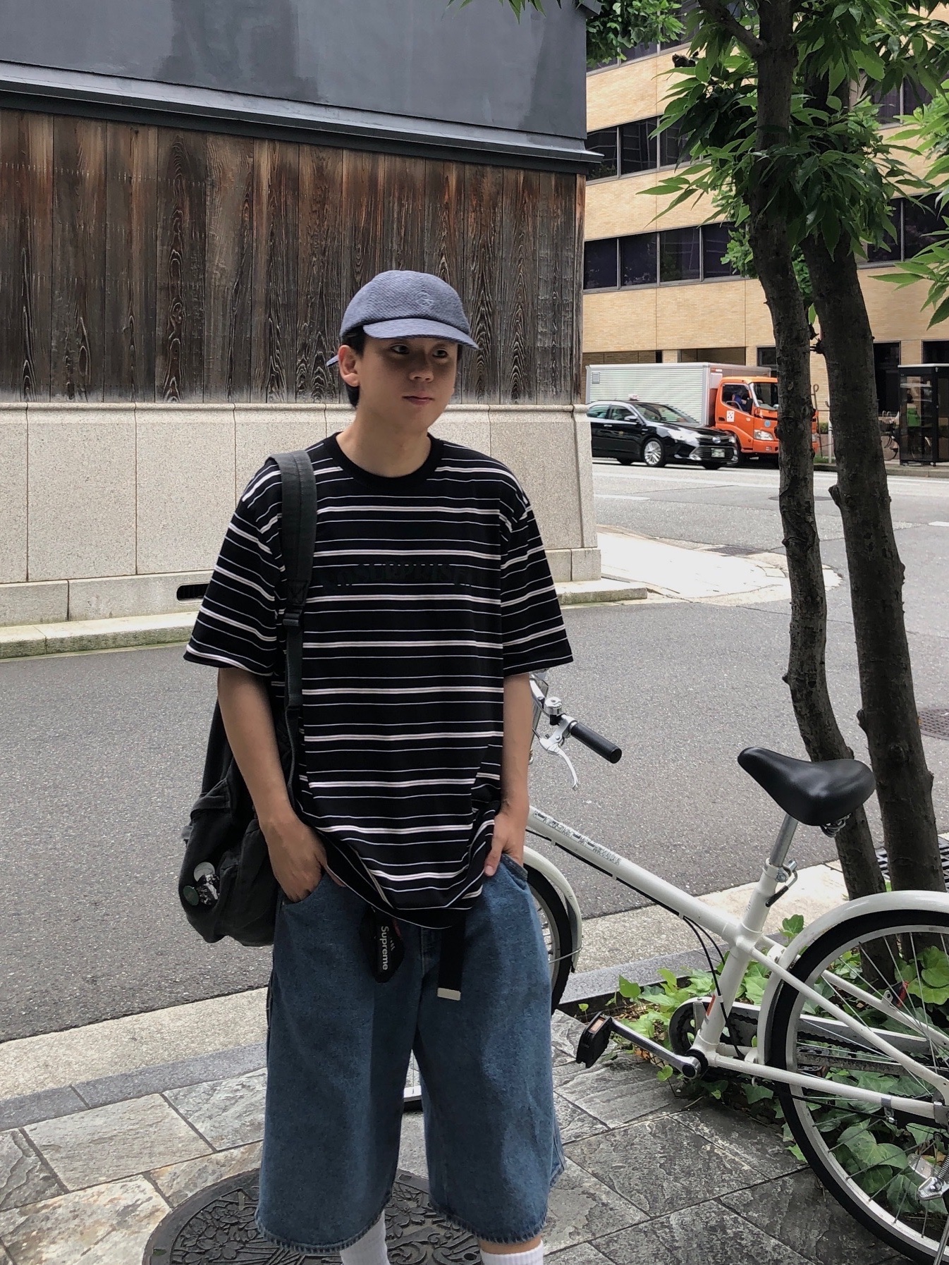 Suade Carpenter Denim Shorts Light Blue, Suade Carpenter Denim Shorts Black 착용 스타일
