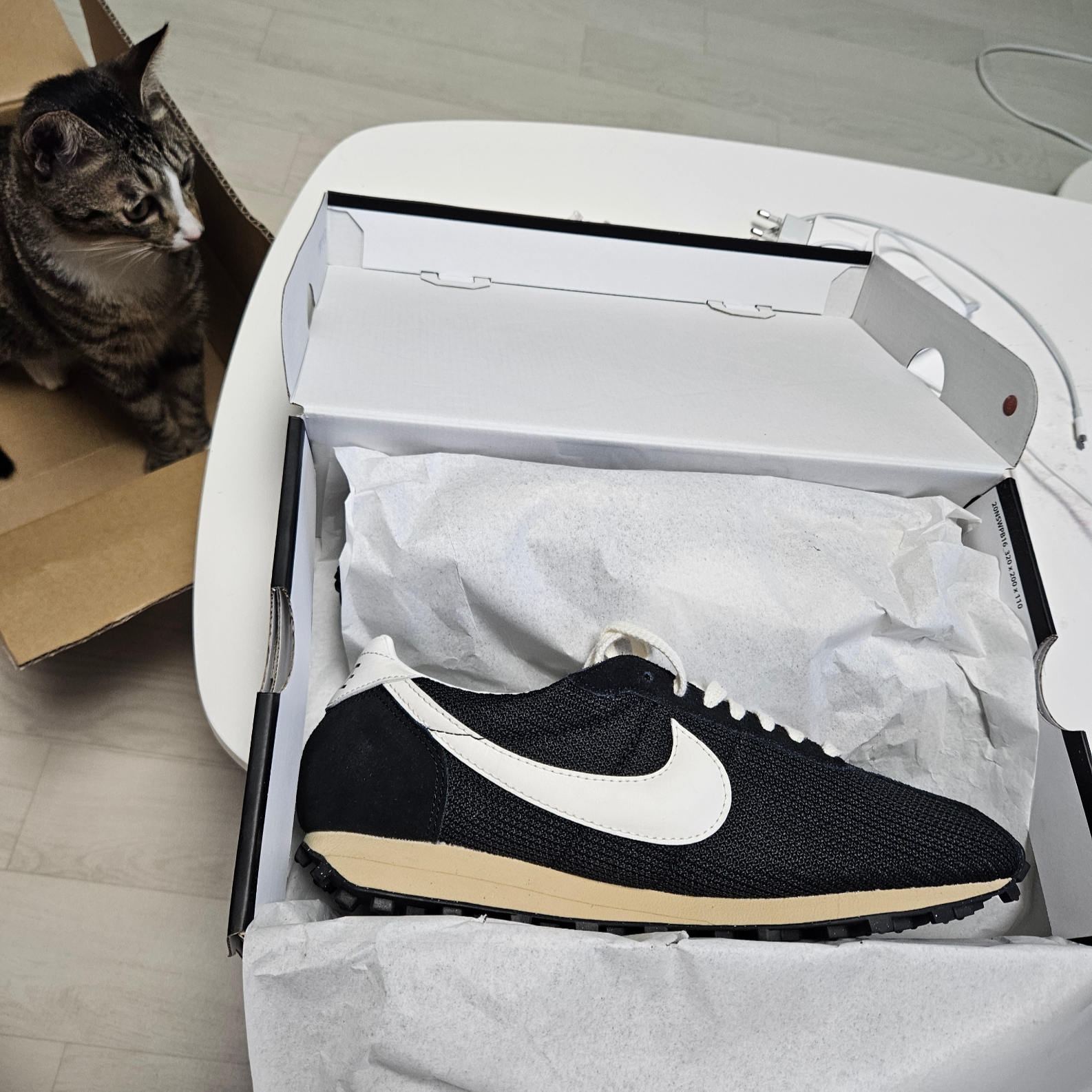 Nike LD-1000 SP Black and Sail 착용 스타일