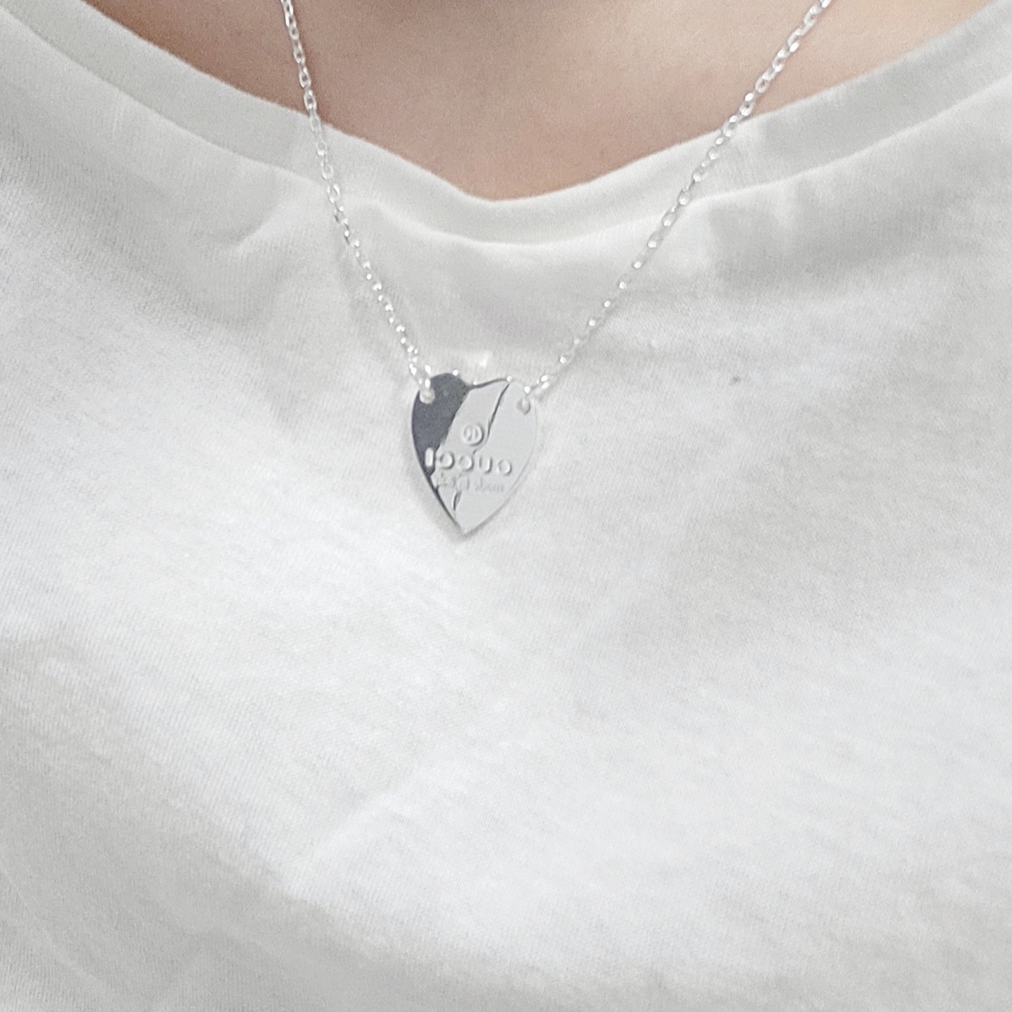 Gucci Trademark Heart Pendant Necklace Silver 착용 스타일