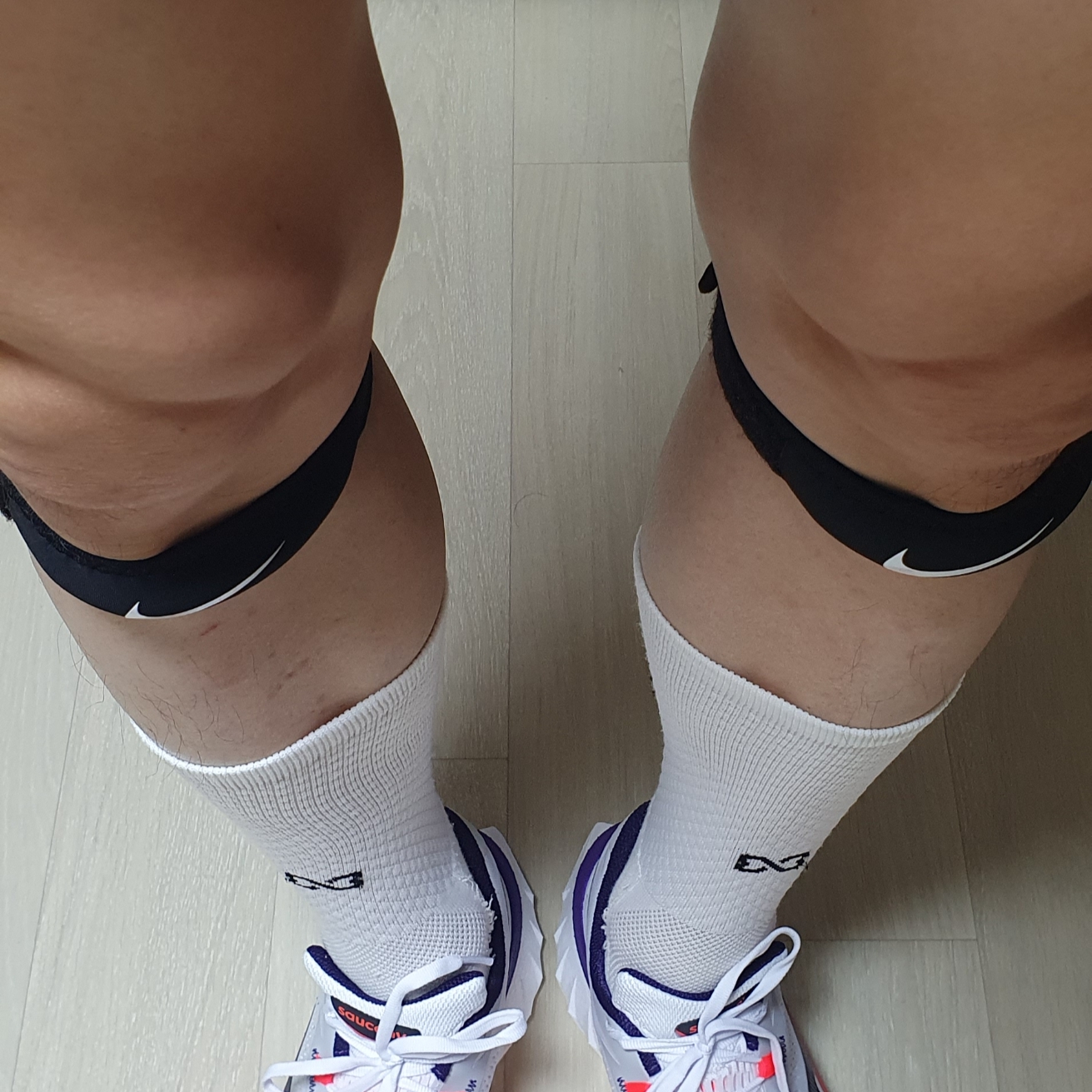 Saucony Endorphin Speed 4 White Viziorange 착용 스타일 - 3