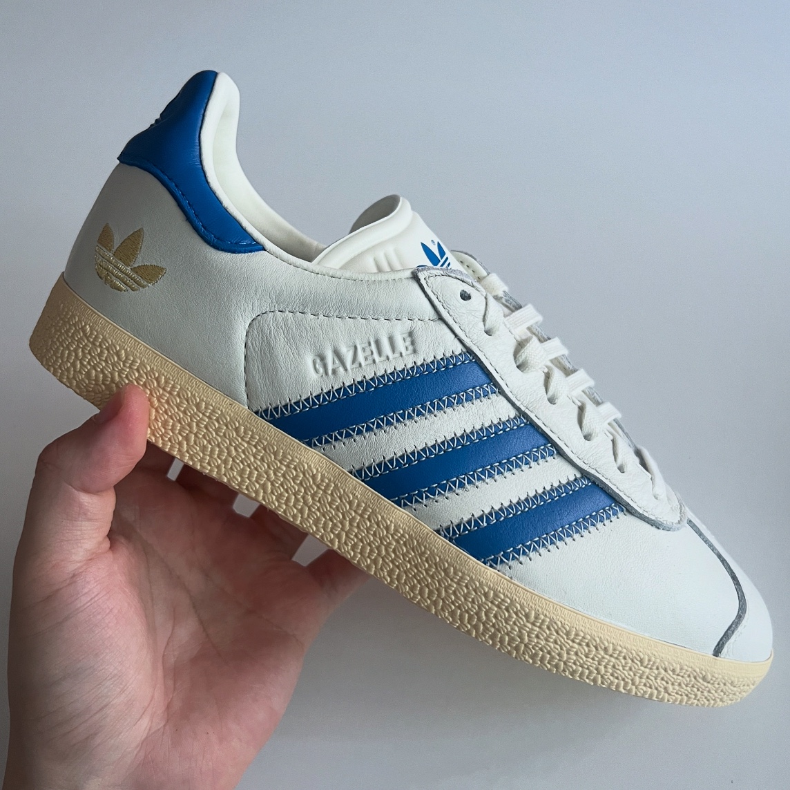 Adidas x Shoe Palace Originals Gazelle 85 SMU Bold Blue 착용 스타일 - 1