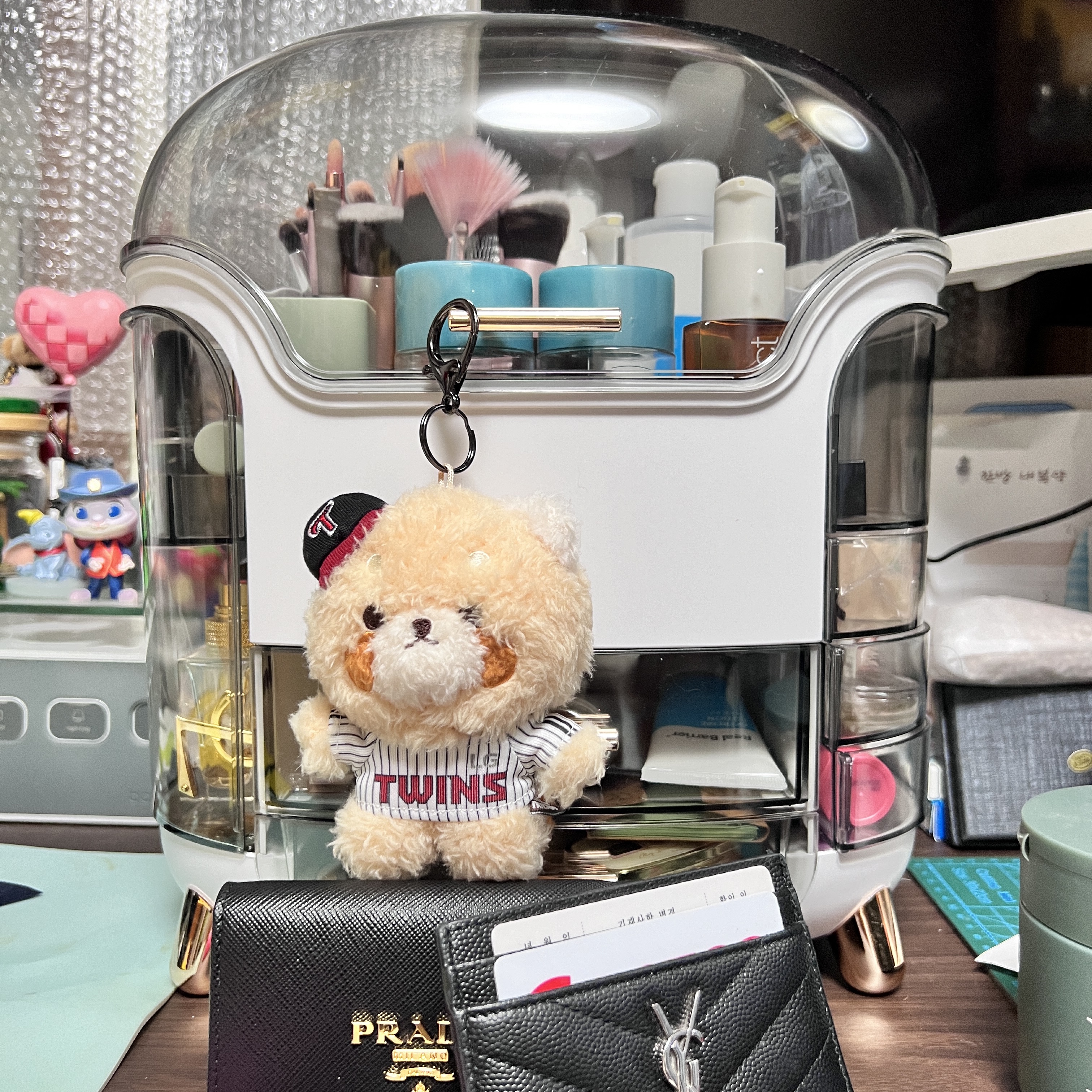 Lessey & Friends x KBO The Strongest Lessey Stuffed Toy Keyring LG Twins 착용 스타일 - 2