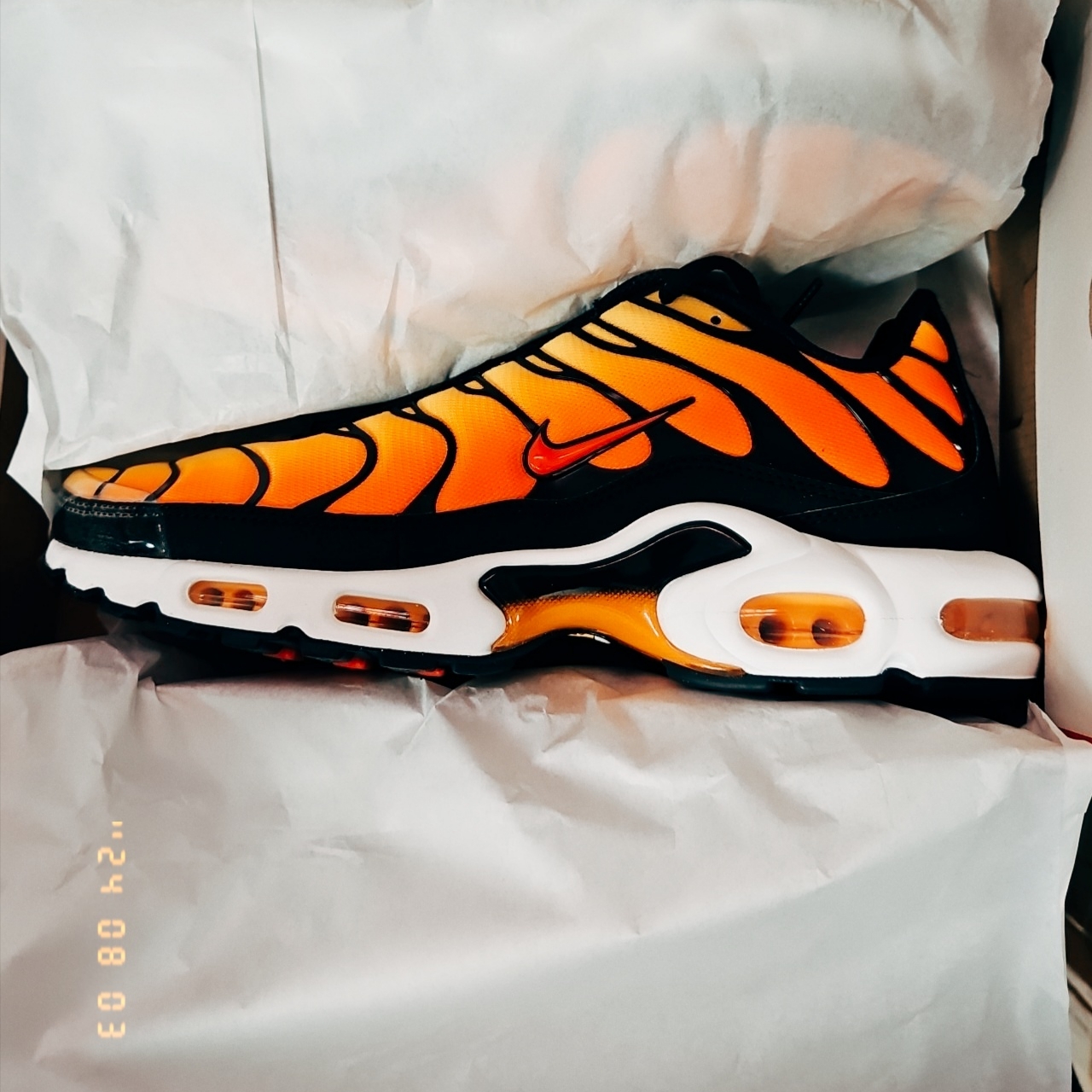Nike Air Max Plus Bright Ceramic and Tour Yellow 착용 스타일