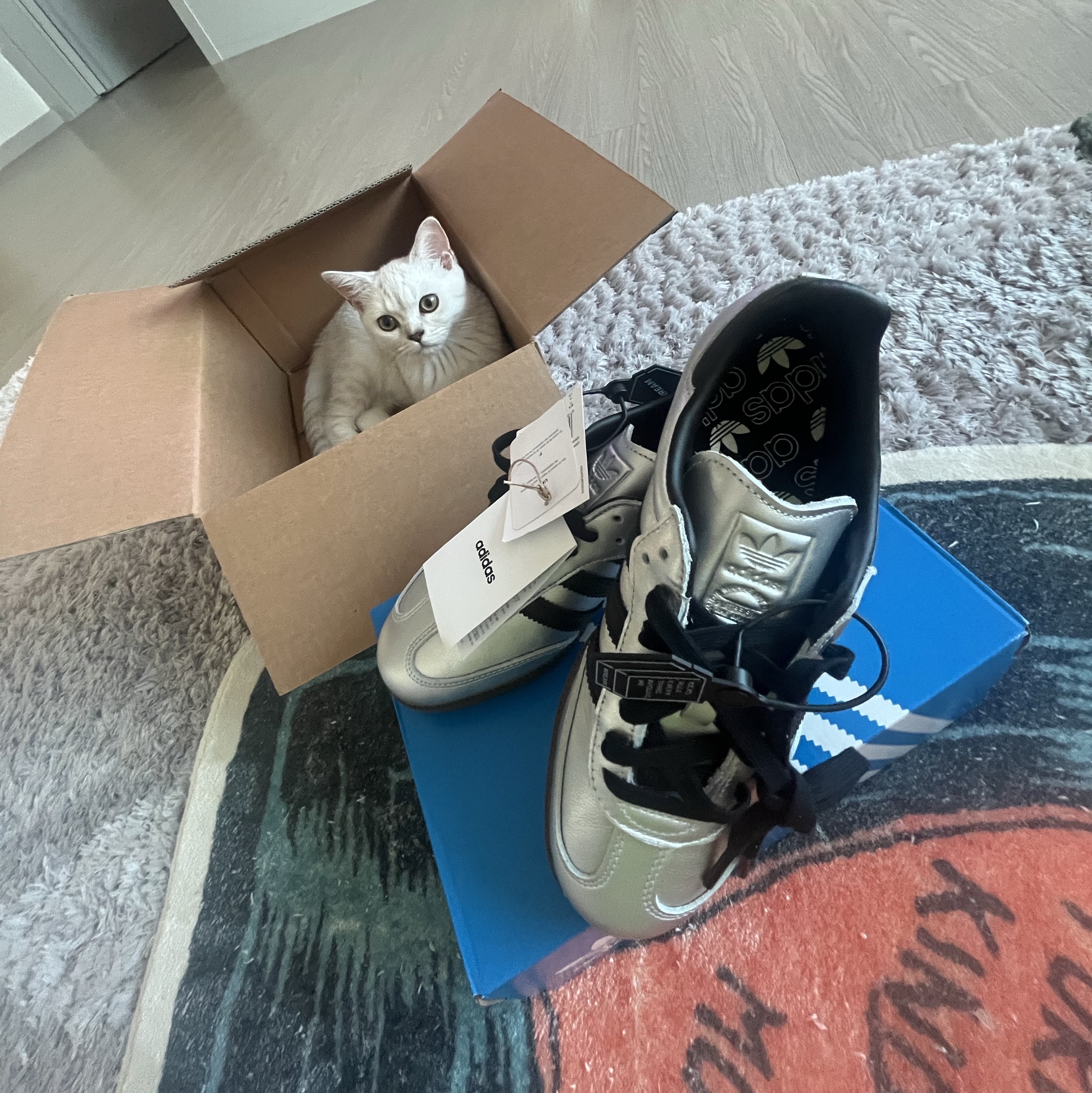 (W) Adidas Samba OG Silver Metalic Core Black Gum 착용 스타일