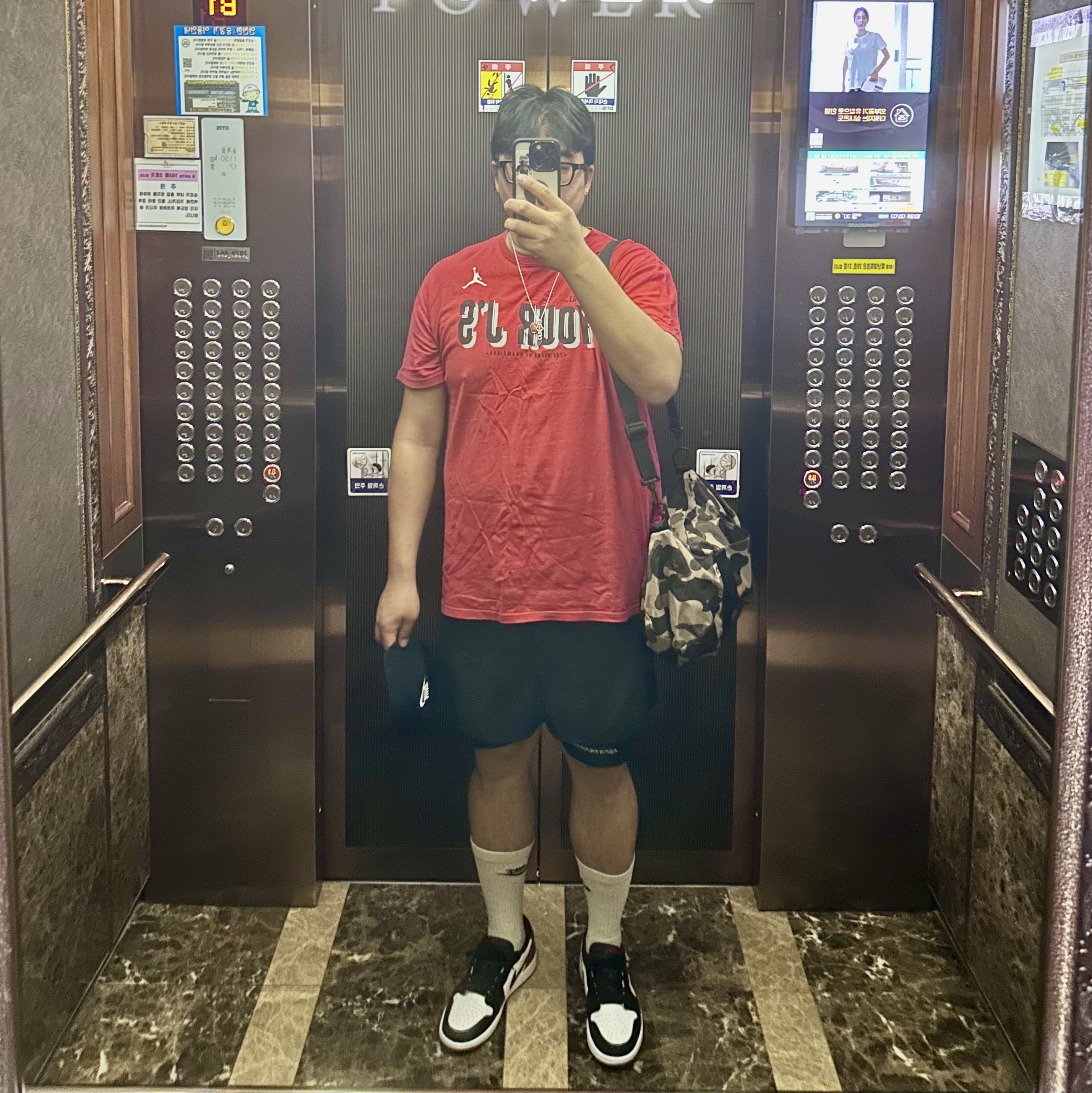 Jordan 1 Retro Low OG Black Toe 착용 스타일 - 1