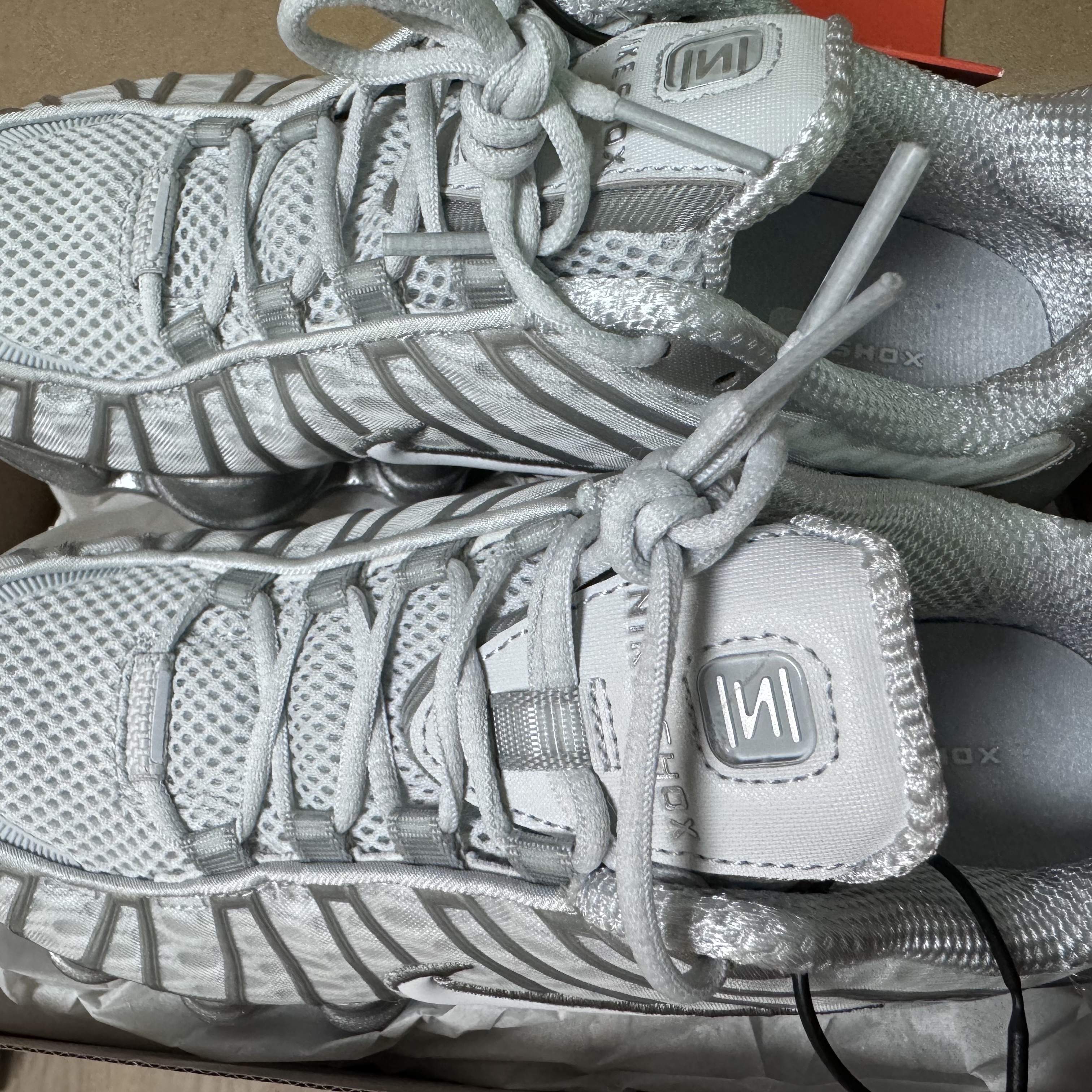 (W) Nike Shox TL Pure Platinum and Metallic Silver 착용 스타일