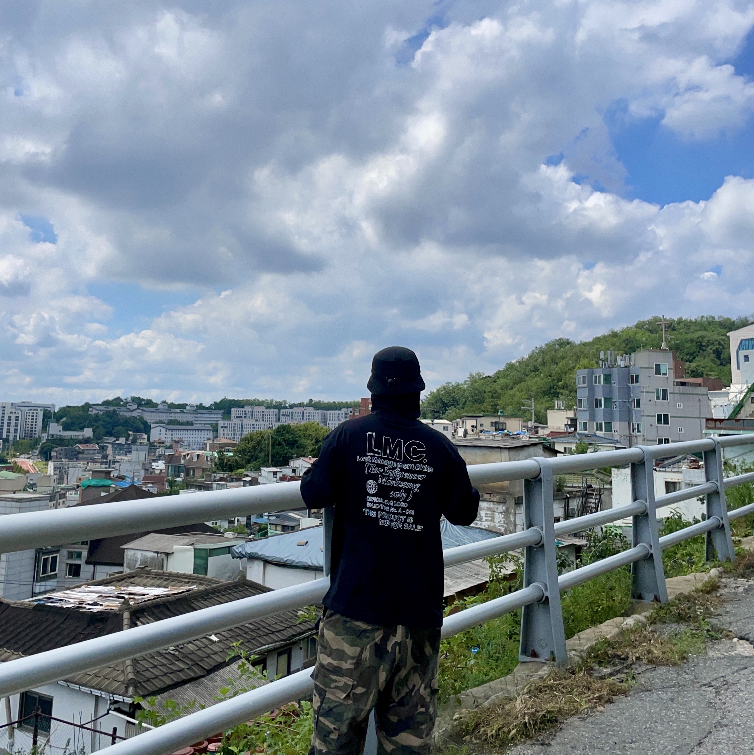 Project G/R Tactical Cargo Pants Camo, Jordan 5 x Off-White Retro SP Sail Fire Red 착용 스타일 - 2