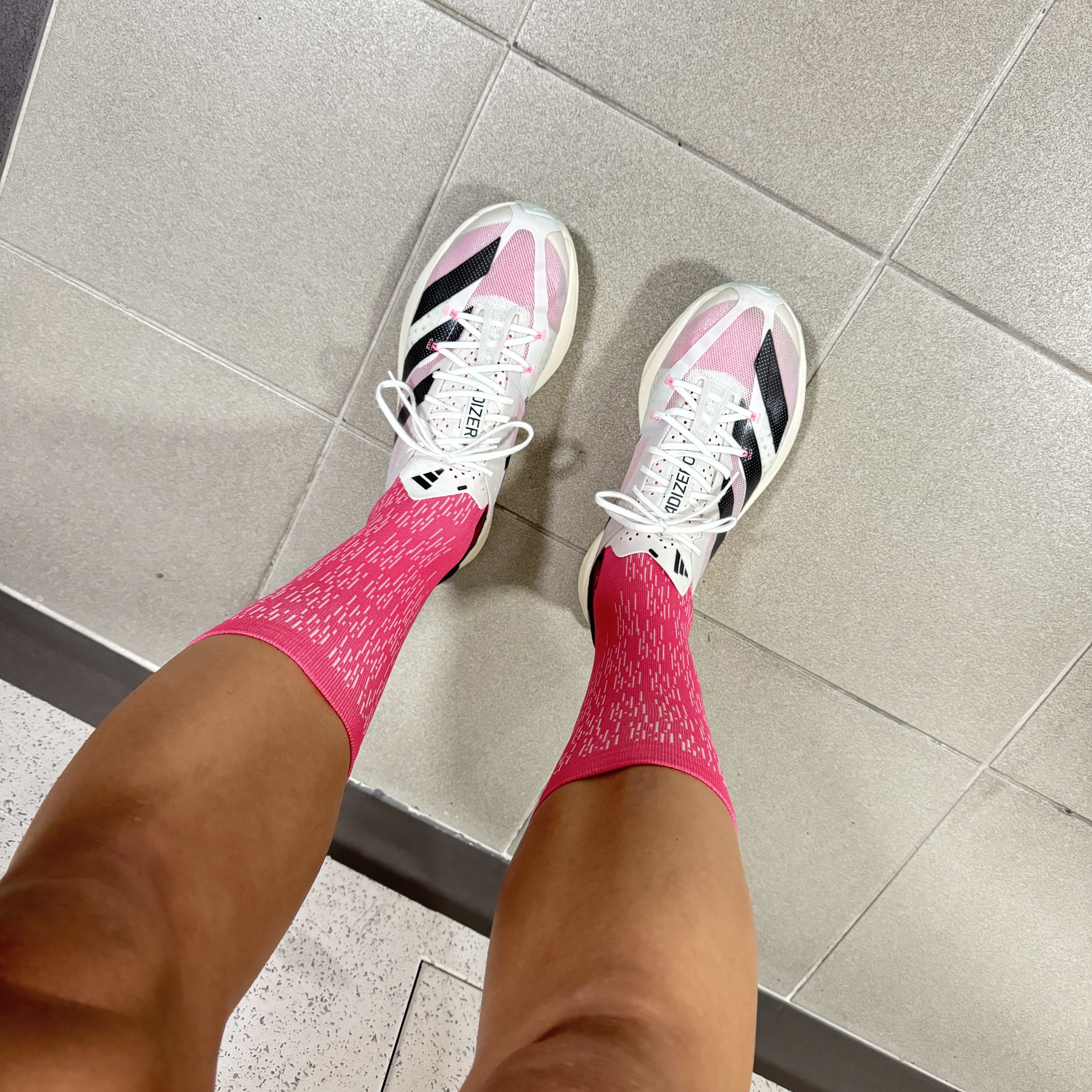 Adidas Adizero Adios Pro 3 Crystal White, Nike Zoom Pegasus Turbo Next Nature Pure Platinum 착용 스타일 - 2