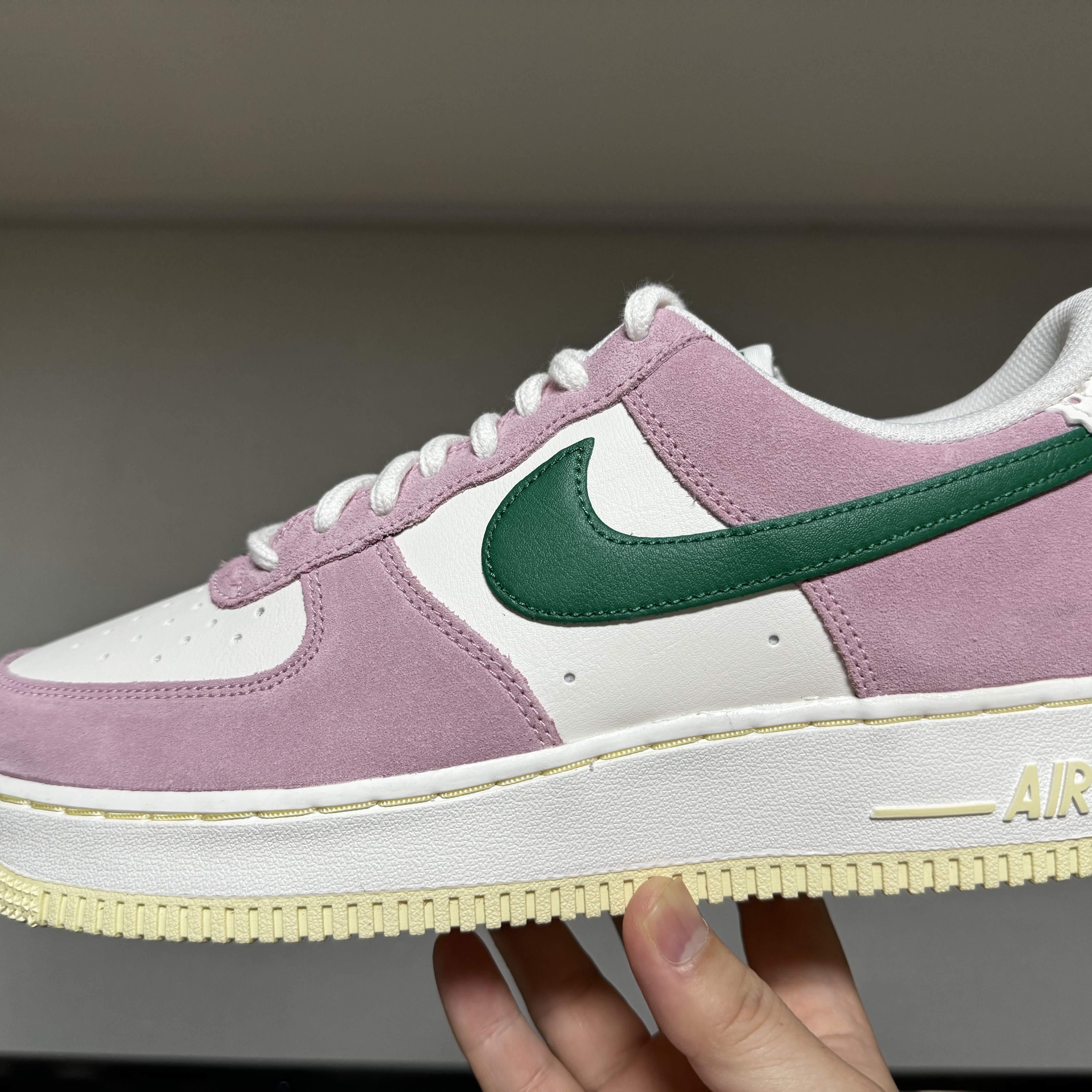 Nike Air Force 1 '07 Sail Medium Soft Pink 착용 스타일 - 6