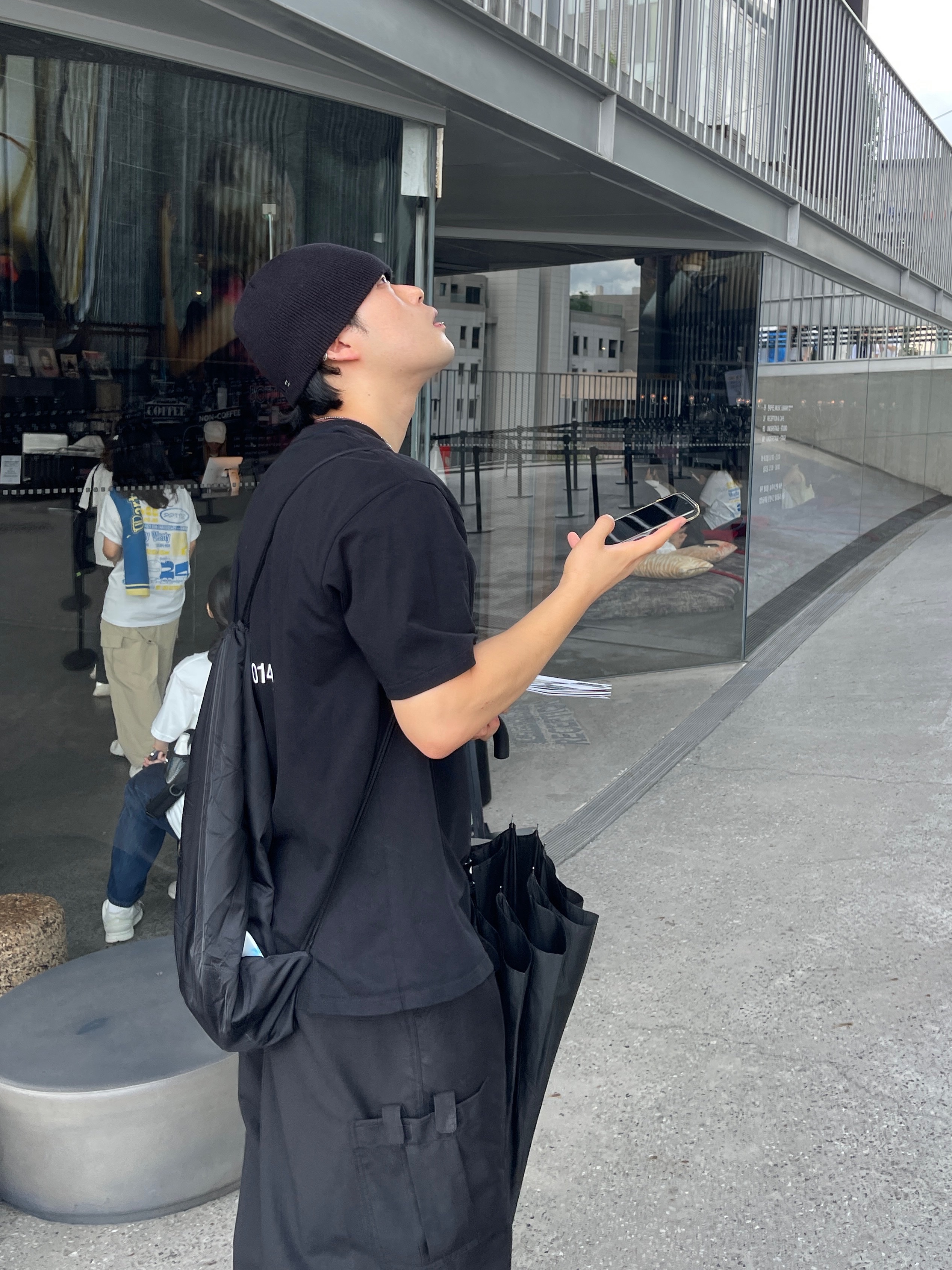 Mizuno x Slow Steady Club Wave Rider 10 Black Oyster Quiet Shade, Apple AirPods Max Lightning Silver (Korean Ver.) 착용 스타일 - 3