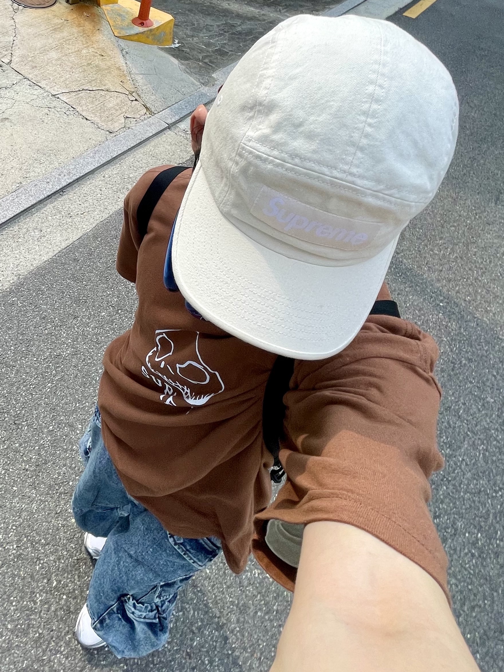 (W) Asics Gel-Kayano 14 White Midnight, Supreme Skeleton T-Shirt Brown - 23FW 착용 스타일 - 5