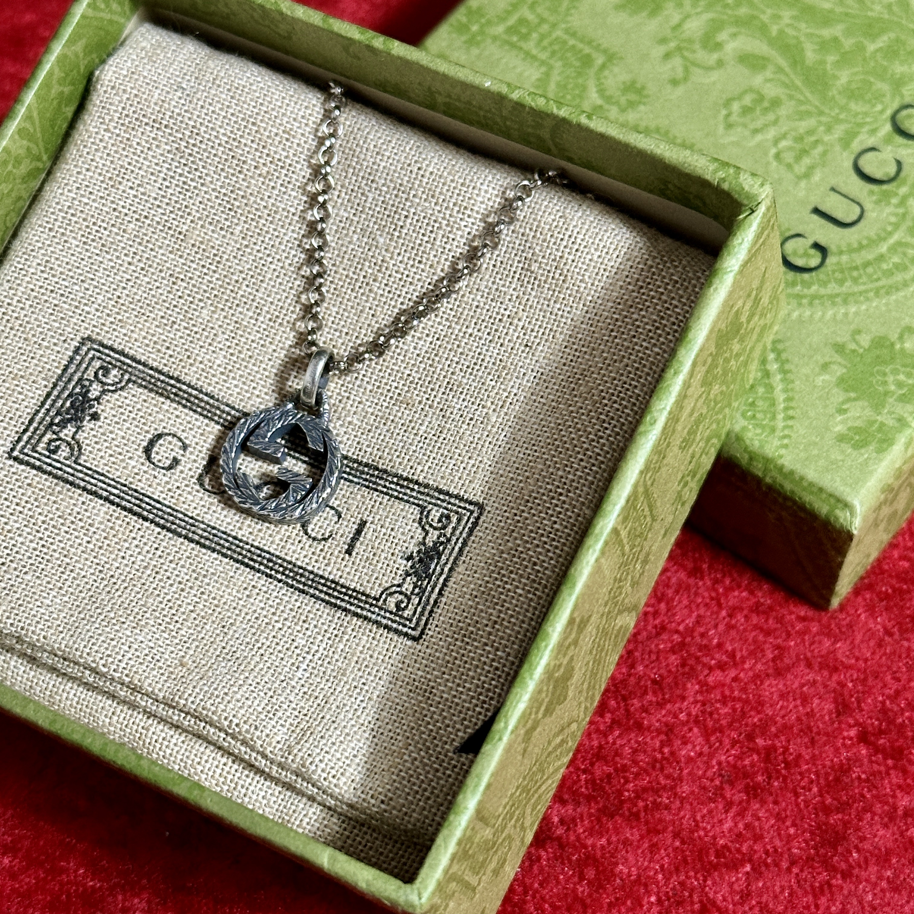 Gucci Interlocking G Pendant Necklace Silver 착용 스타일