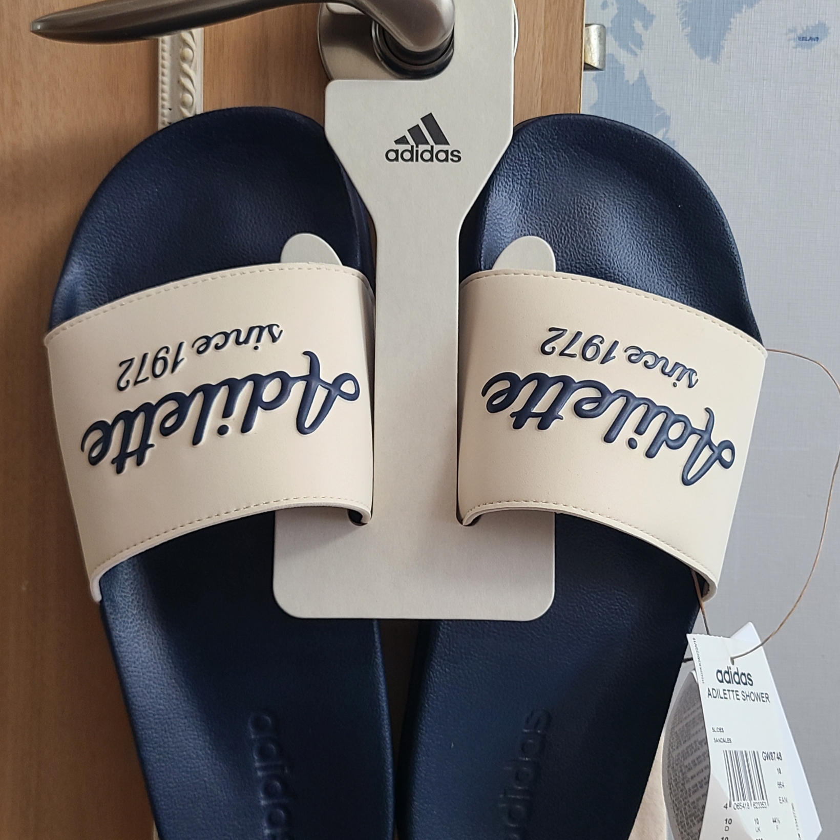 Adidas Adilette Shower Slide Shadow Navy 착용 스타일 - 2