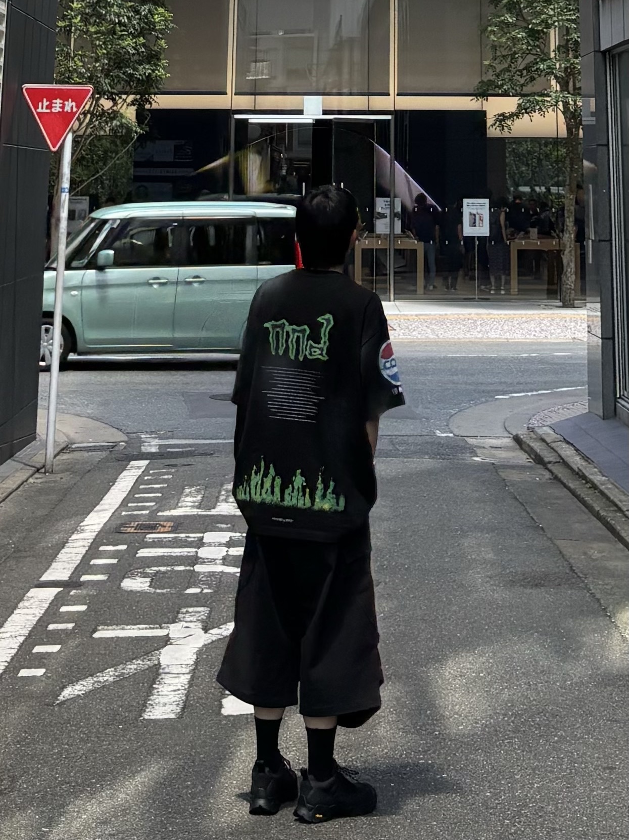 Nonnod Soft Drink T-Shirt Washed Black, Nonnod Side Cargo Shorts Black 착용 스타일 - 1
