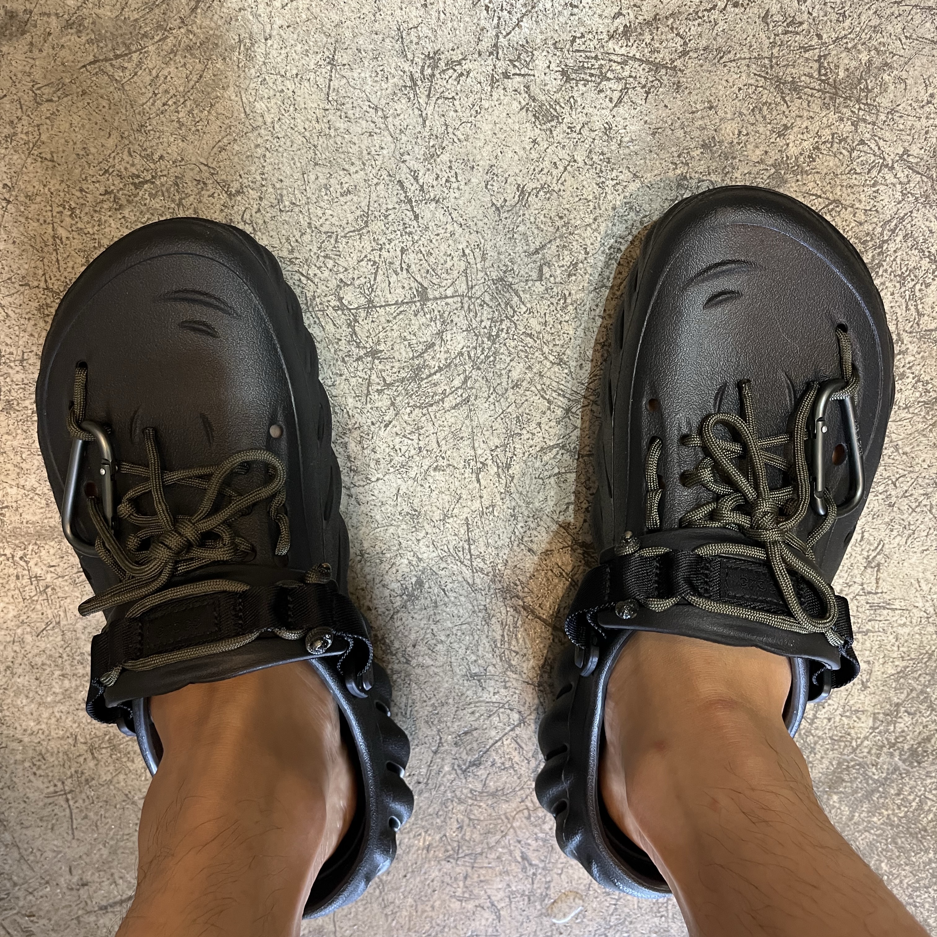 Crocs Echo Clog Black 착용 스타일