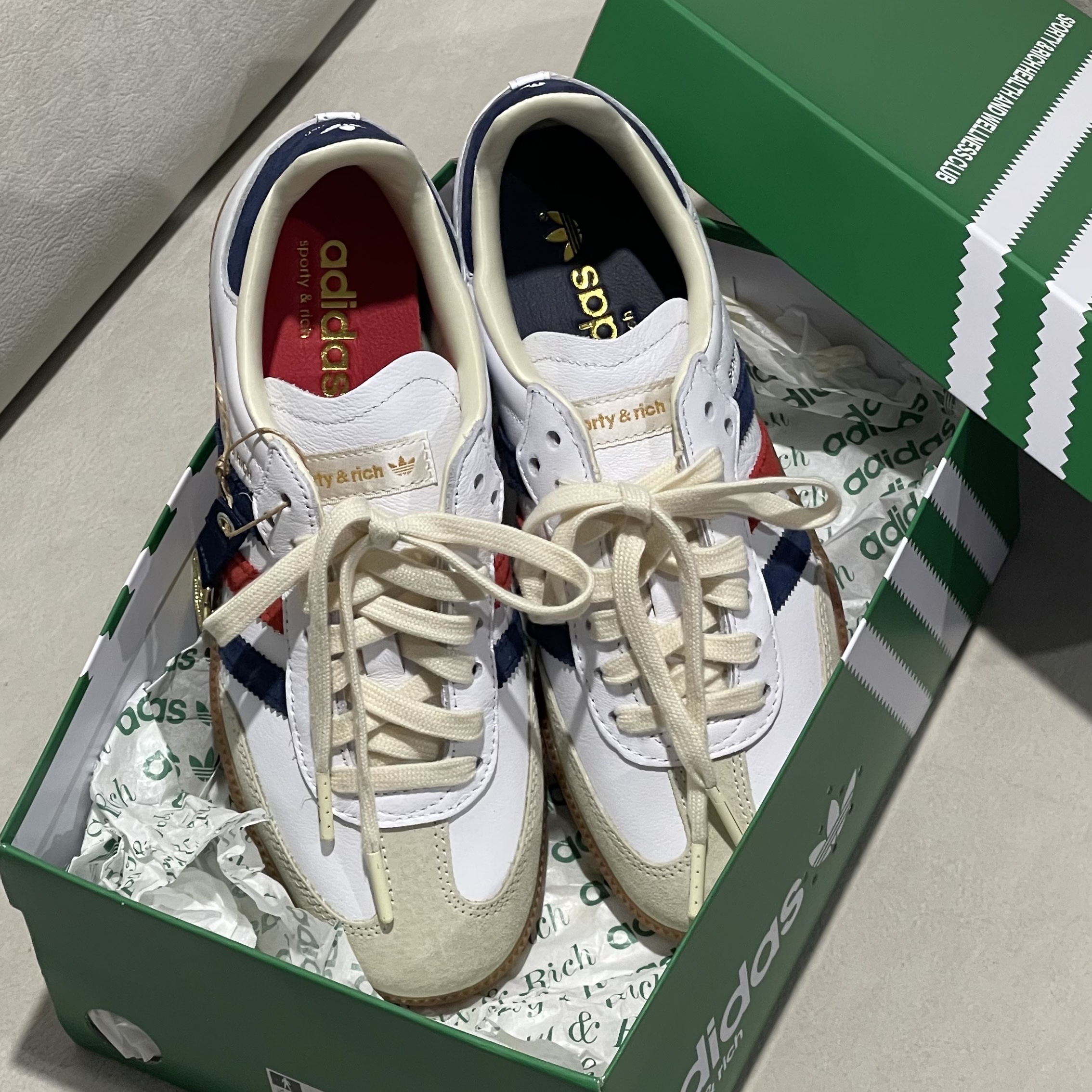 Adidas x Sporty & Rich Samba OG Cloud White Night Indigo 착용 스타일 - 1