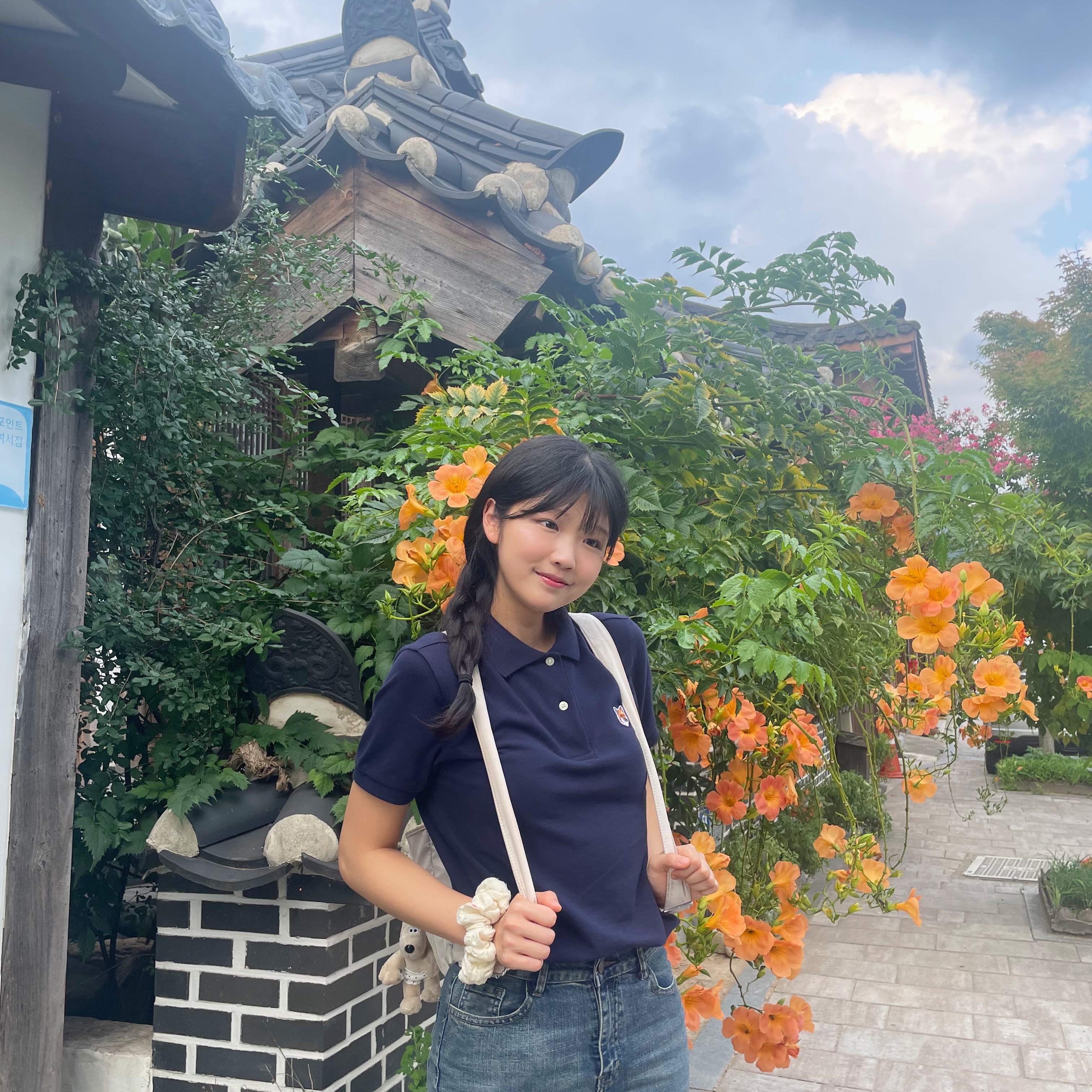 (W) Maison Kitsune Fox Head Patch Classic Polo Navy 착용 스타일