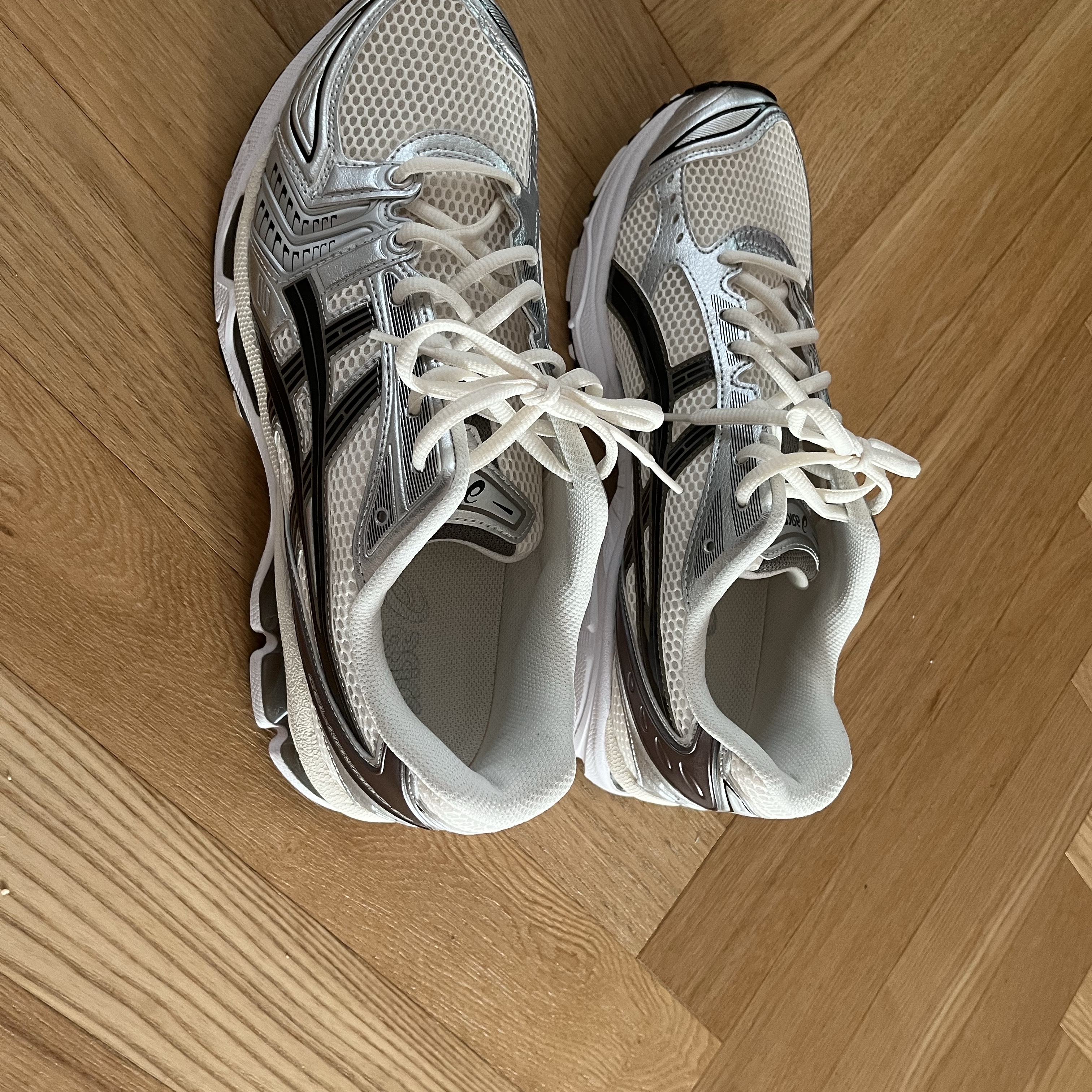 Asics Gel-Kayano 14 Cream Black 착용 스타일 - 1