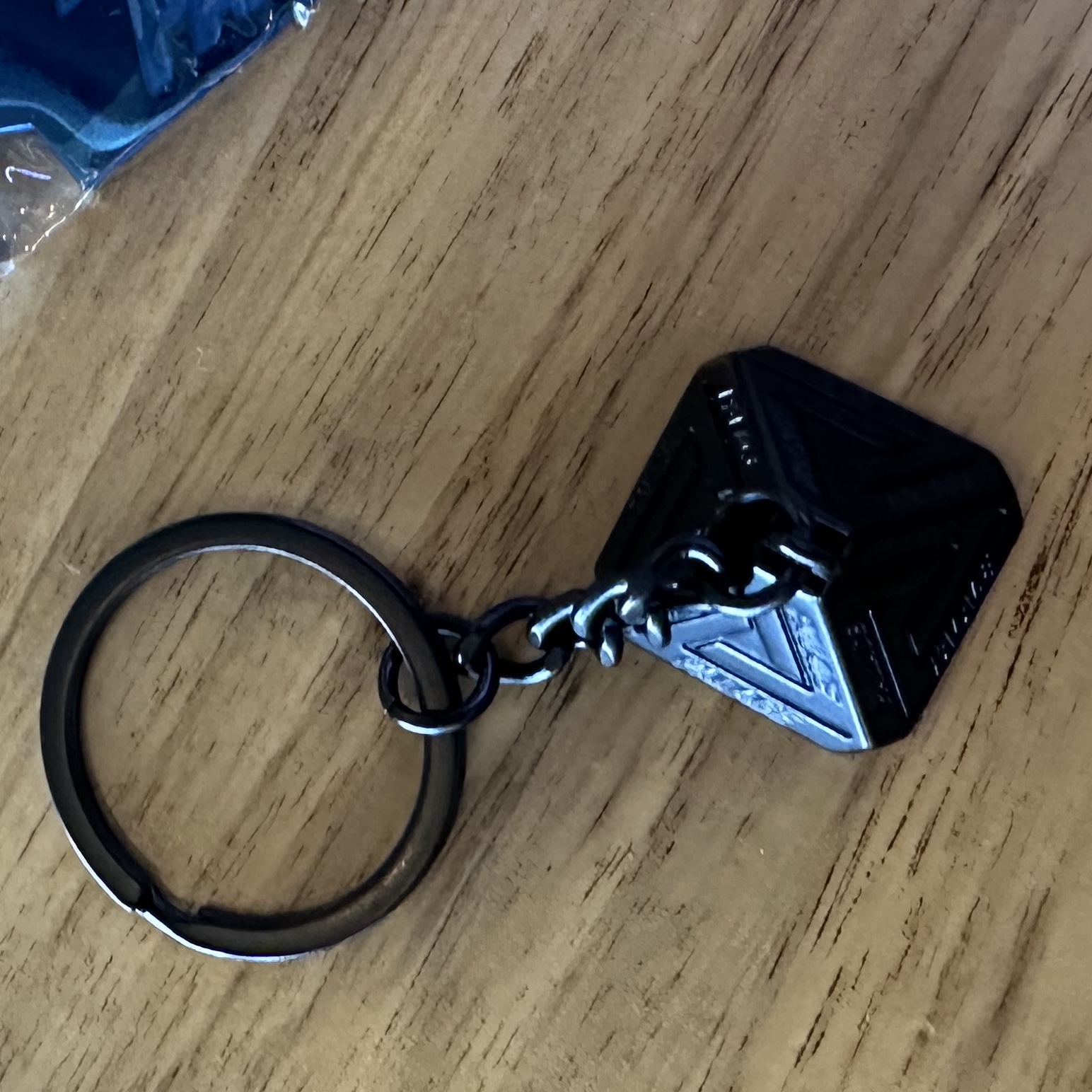 Palace Tri-Ferg 3D Keyring Black - 24SS 착용 스타일