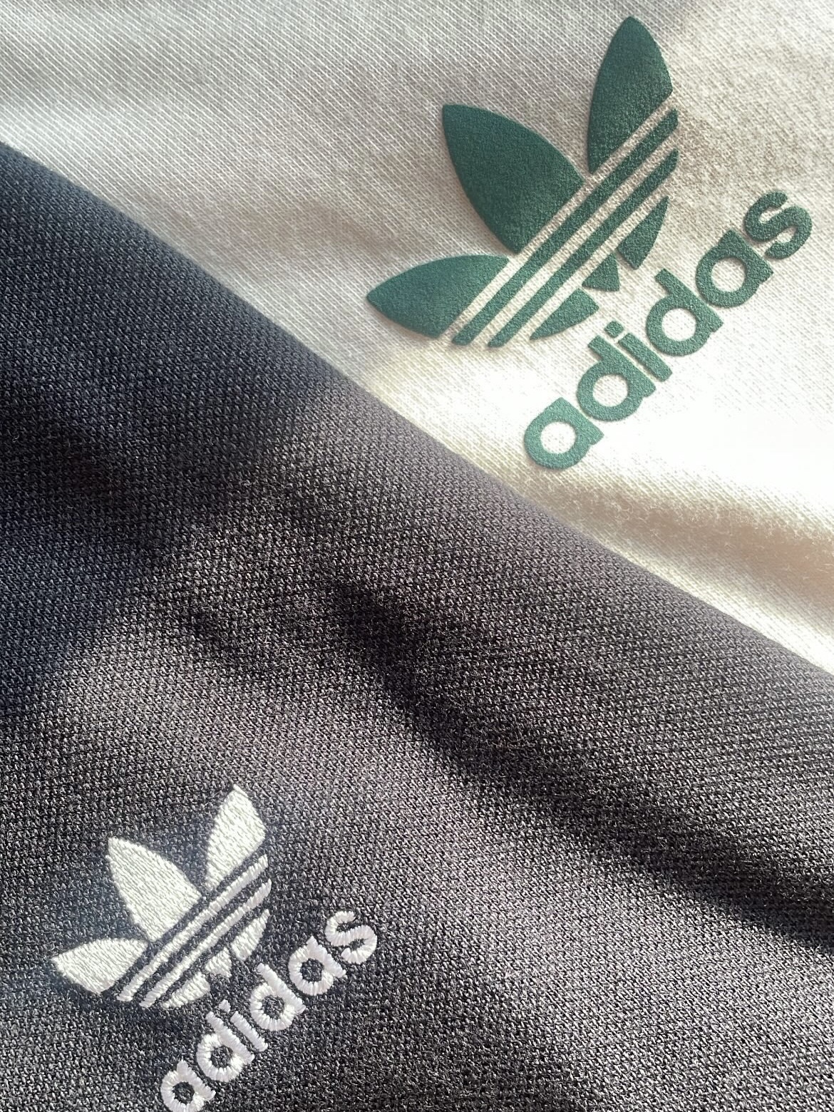 Adidas Sport Graphic Cali T-Shirt Wonder White - KR Sizing, Adidas Adicolor Classic 3-Stripes Polo Shirt Black - KR Sizing 착용 스타일