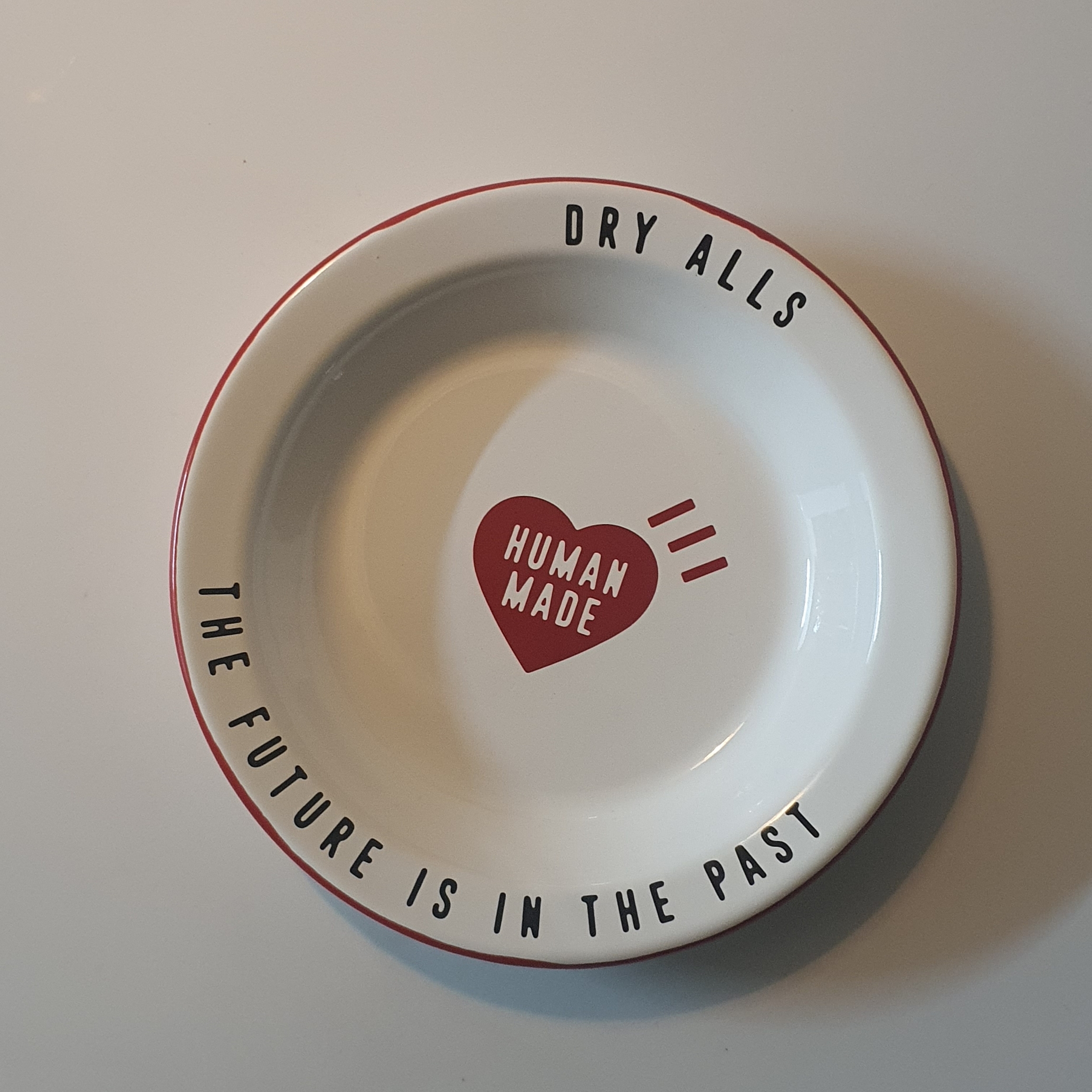 Human Made Enamel Plate 180mm Red 착용 스타일