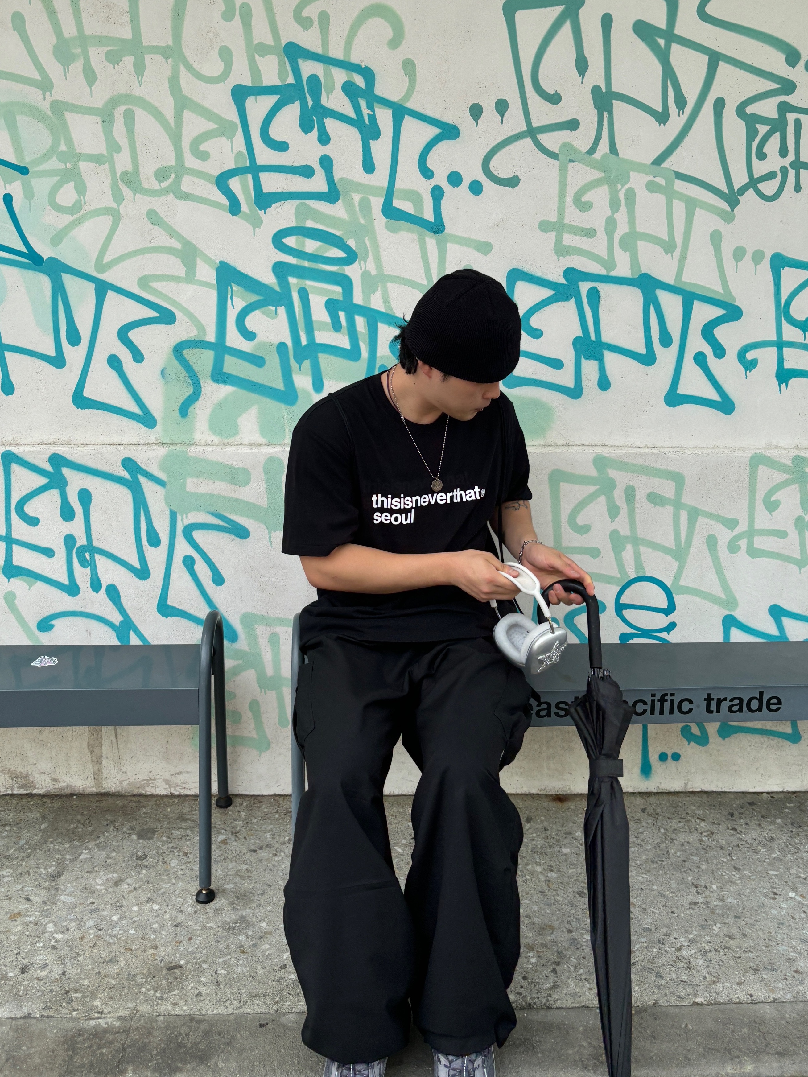 Mizuno x Slow Steady Club Wave Rider 10 Black Oyster Quiet Shade, Apple AirPods Max Lightning Silver (Korean Ver.) 착용 스타일 - 1