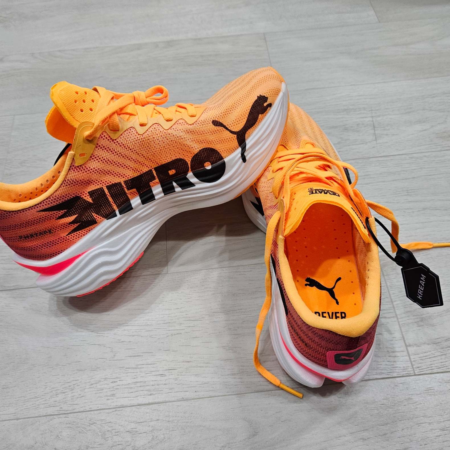 Puma Deviate Nitro Elite 3 Fire Sun Stream Sunset Glow 착용 스타일 - 1