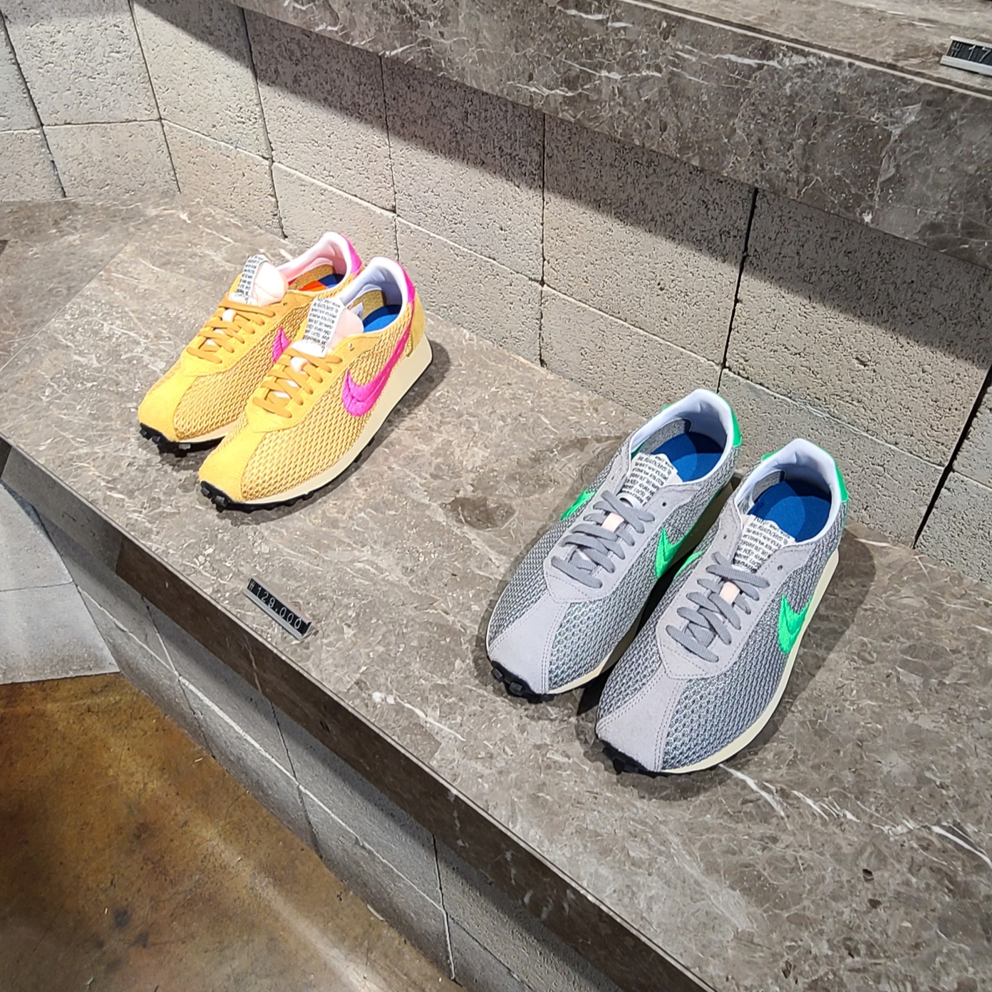 Nike x Stussy LD-1000 SP Particle Gray Green Fossil, Nike x Stussy LD-1000 SP Sanded Gold and Laser Fuchsia 착용 스타일