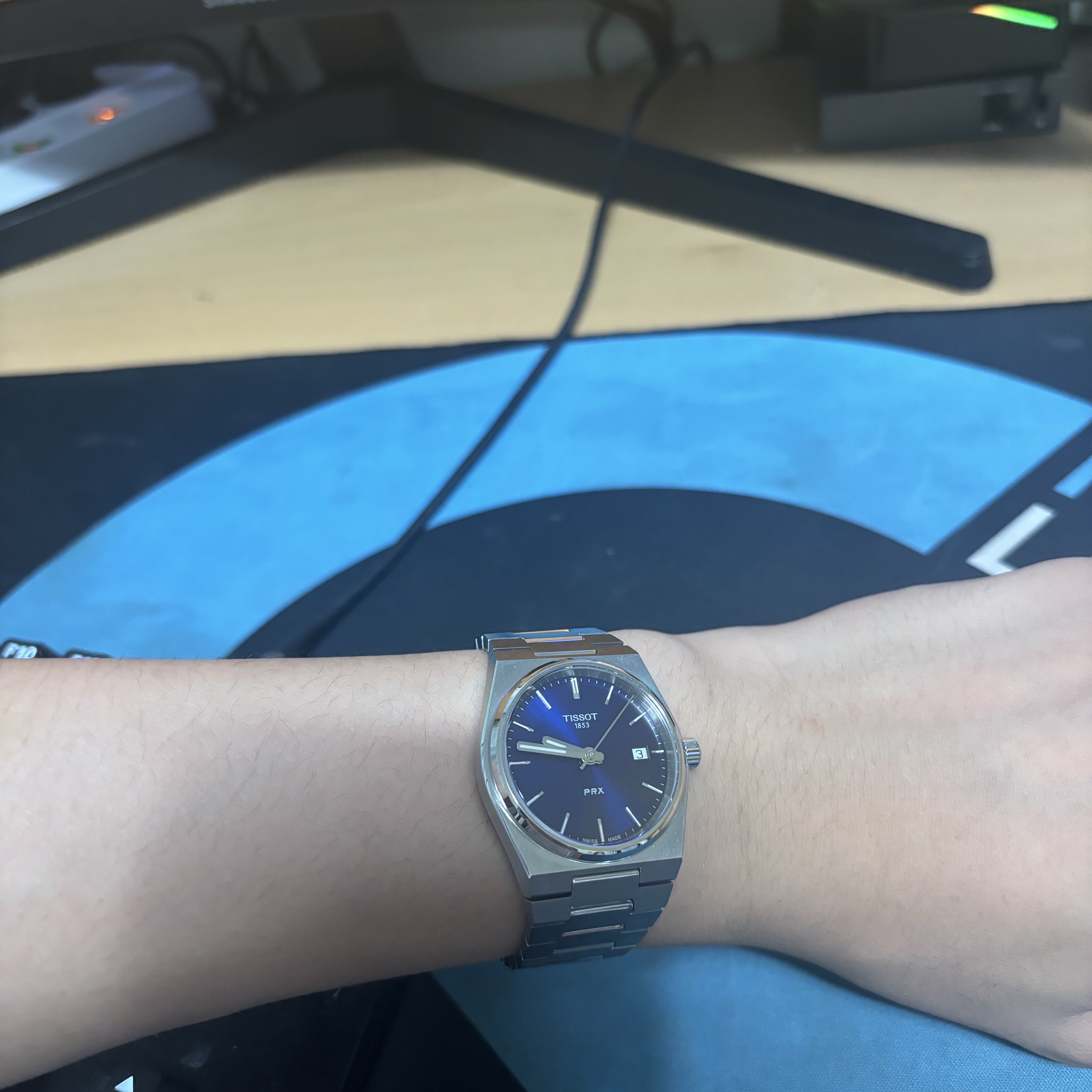 Tissot PRX 35mm Quartz Steel Blue 착용 스타일