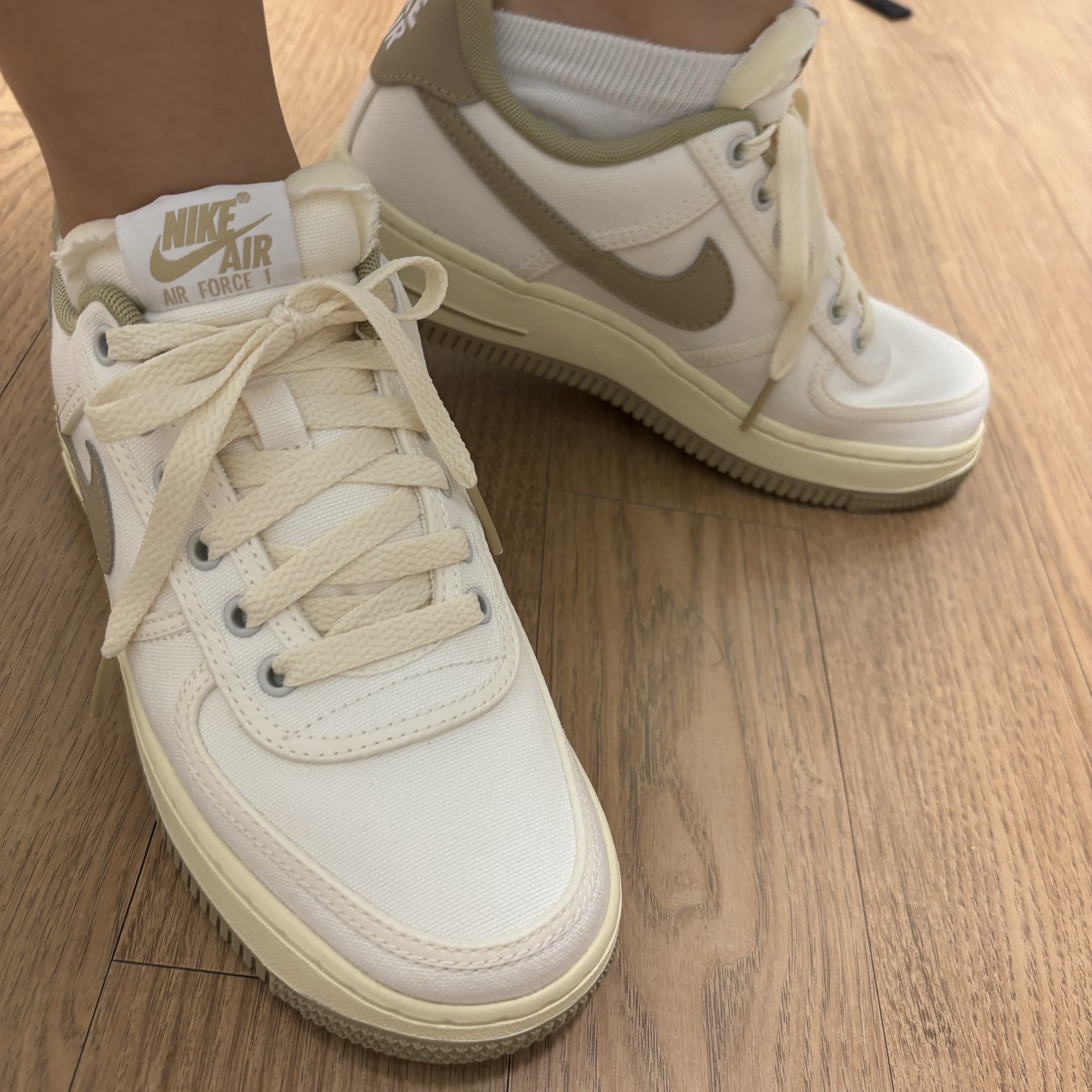 (W) Nike Air Force 1 '07 Sail Pale Vanilla 착용 스타일