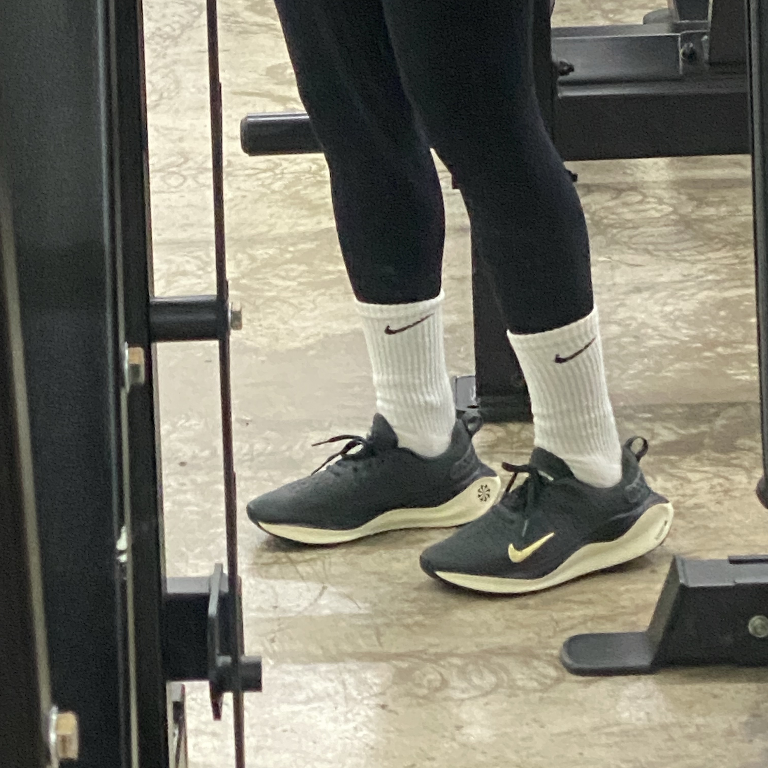 (W) Nike ReactX Infinity Run 4 Dark Smoke Grey Black 착용 스타일