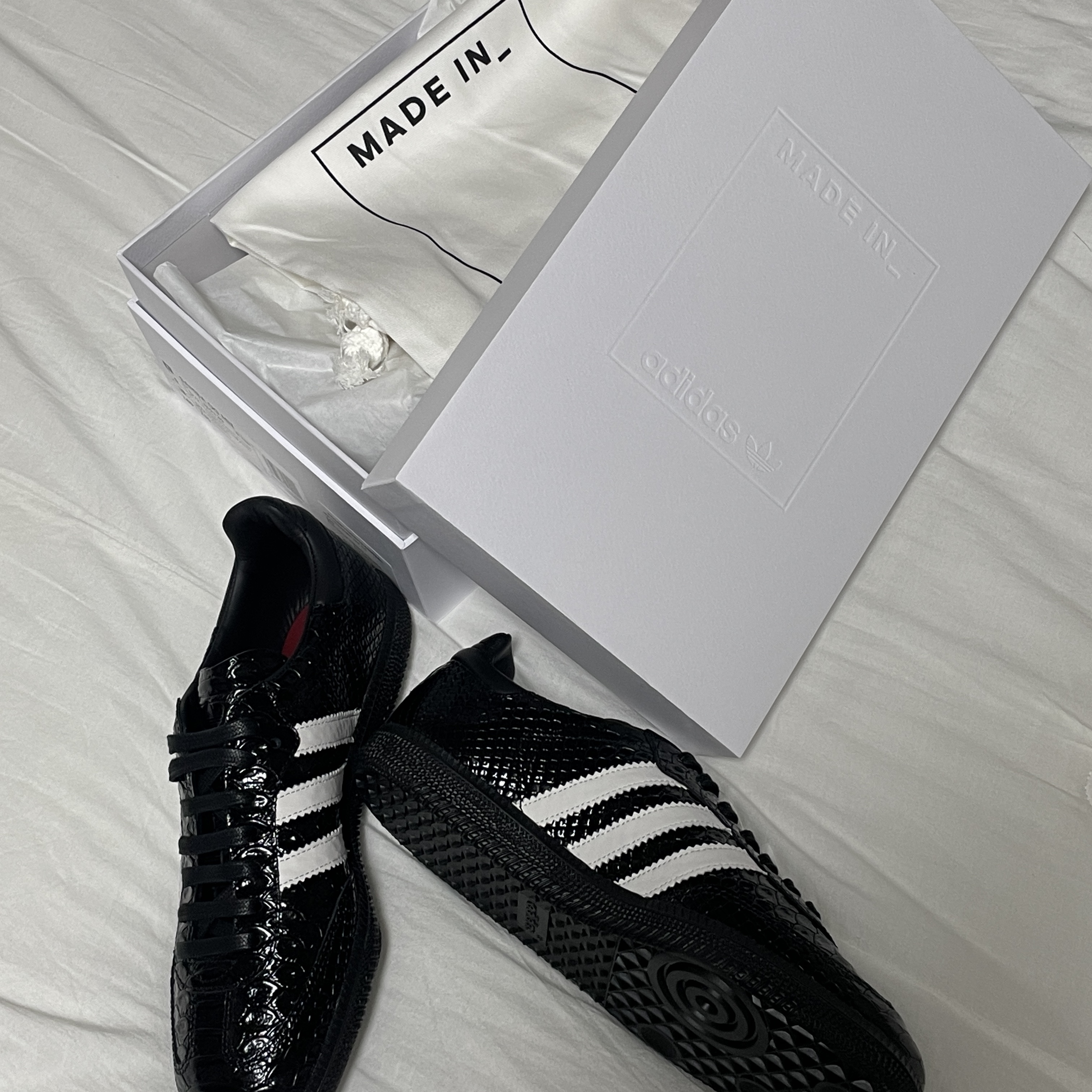Adidas Samba OG Made in Italy Black Cloud White 착용 스타일 - 2