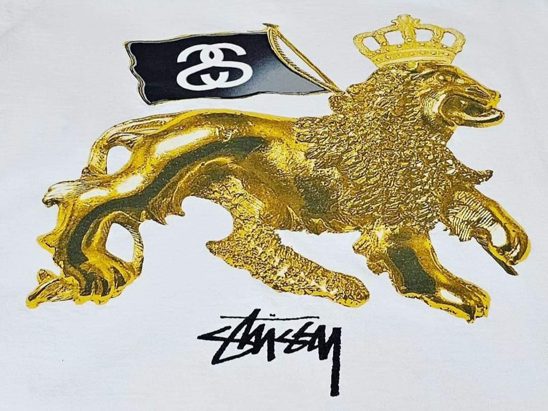 Stussy Gold Lion T-Shirt White 착용 스타일