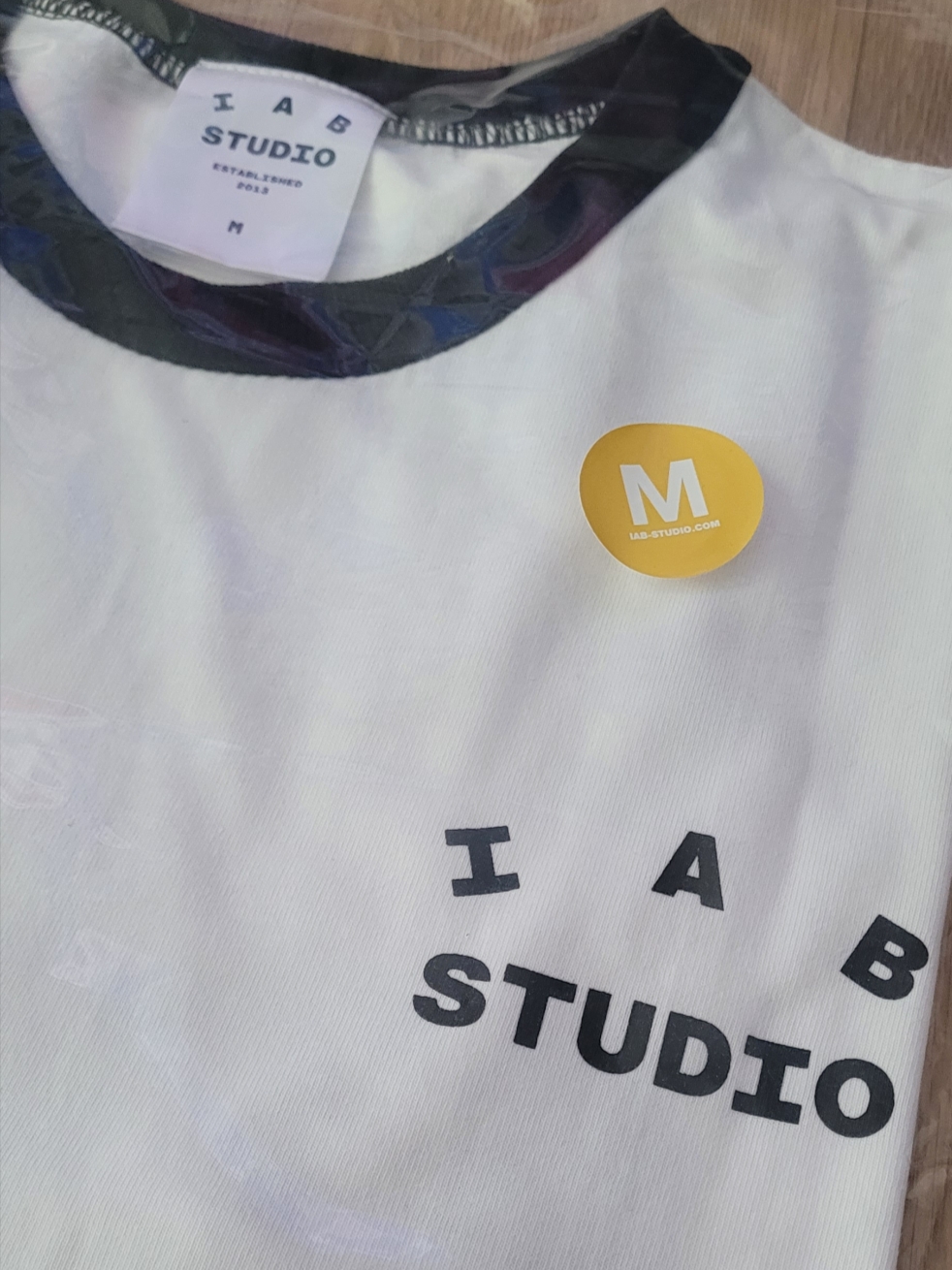 IAB Studio Established T-Shirt White Black 착용 스타일