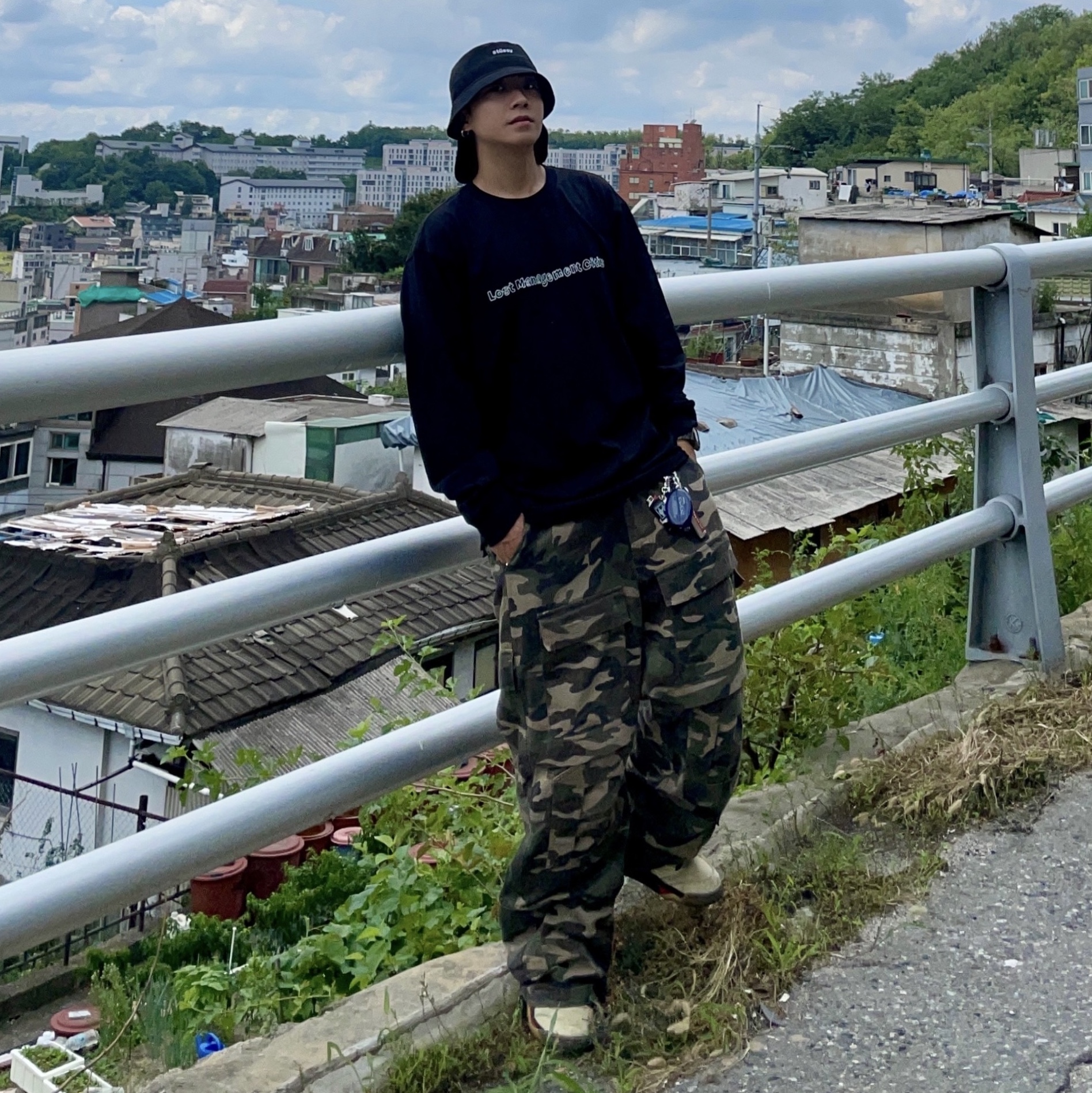 Project G/R Tactical Cargo Pants Camo, Jordan 5 x Off-White Retro SP Sail Fire Red 착용 스타일 - 1
