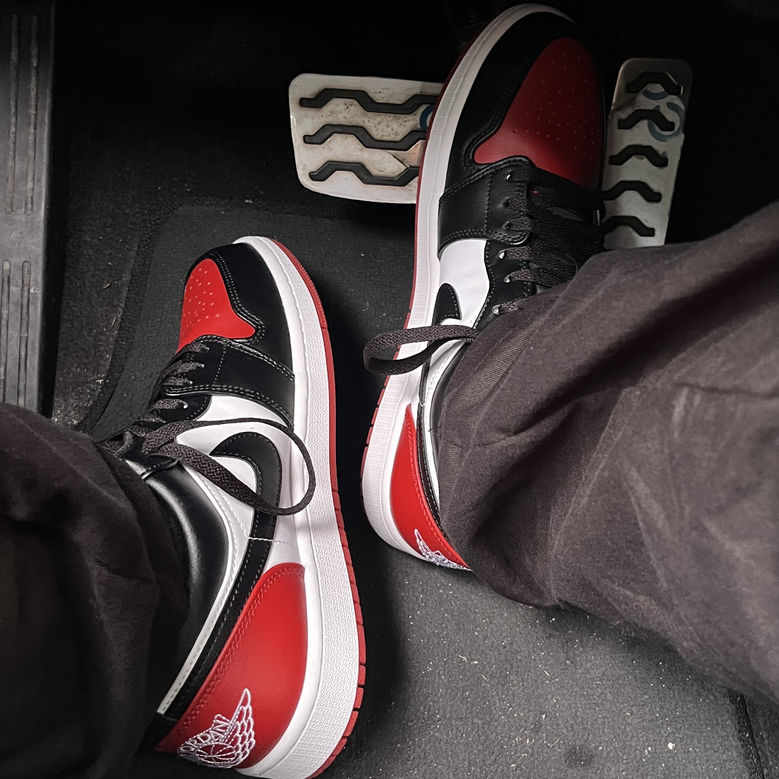 Jordan 1 Low White Varsity Red 착용 스타일