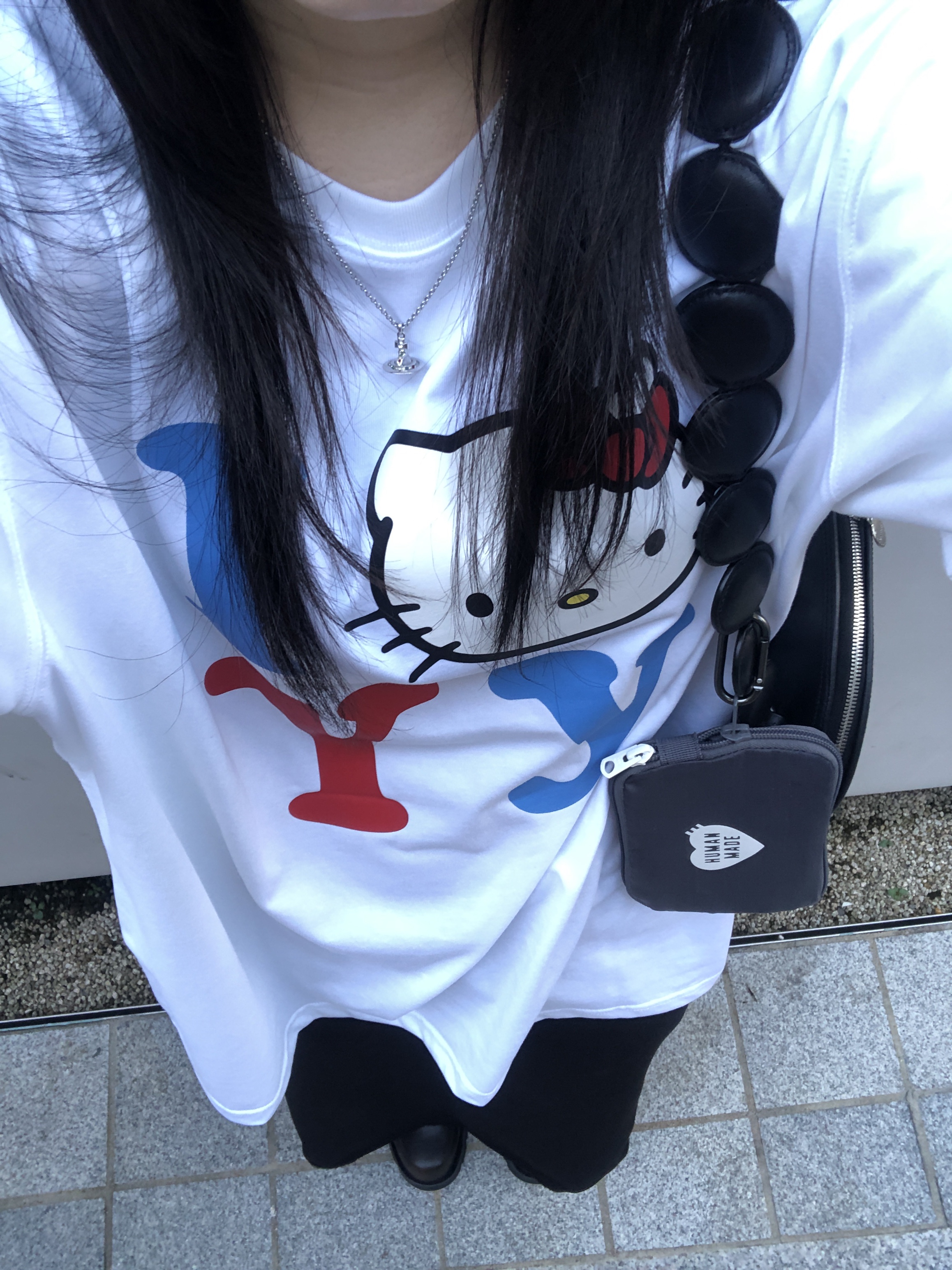 Open Yy x Hello Kitty T-Shirt White, Human Made Travel Case Small Gray 착용 스타일 - 3
