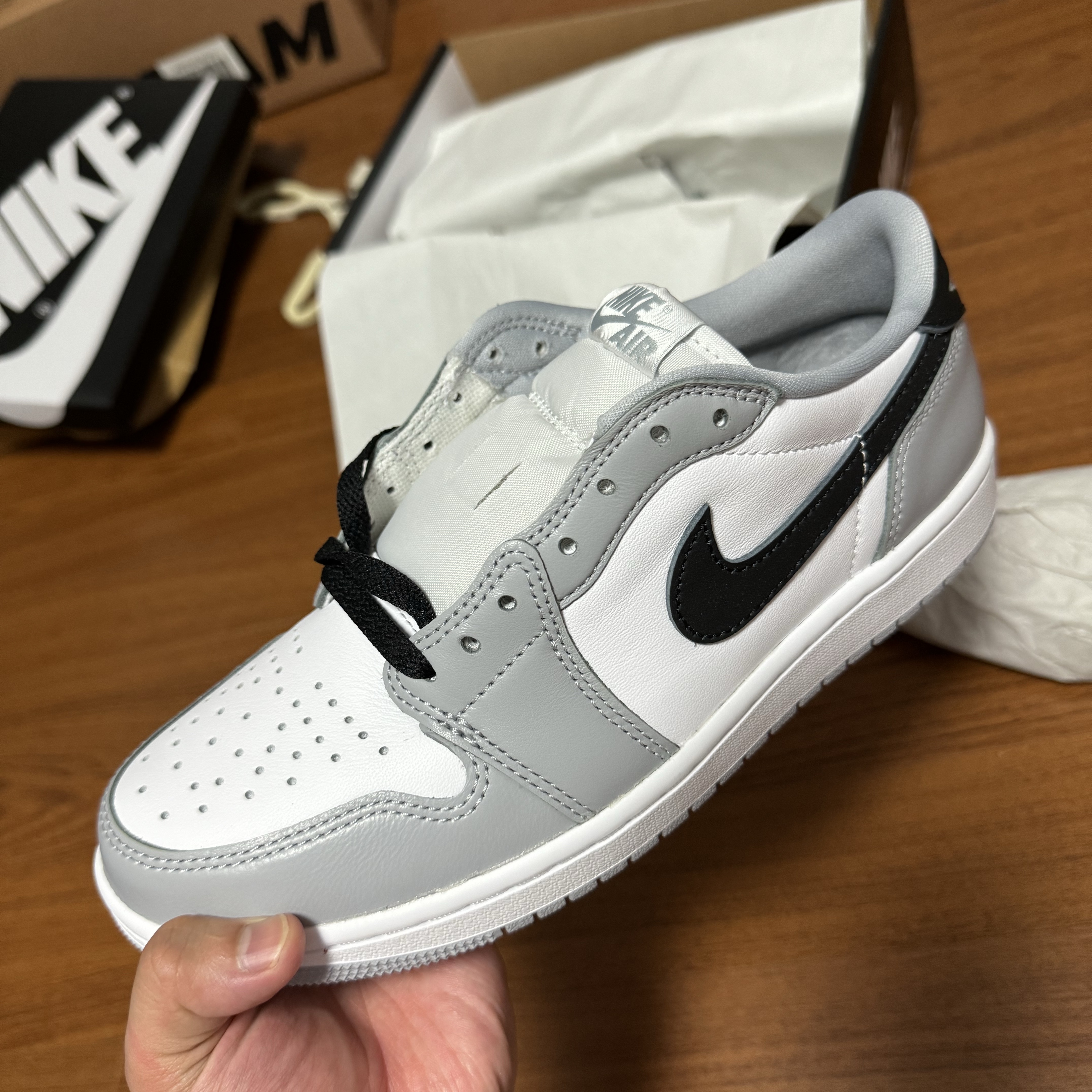 Jordan 1 Retro Low OG Wolf Grey and White 착용 스타일