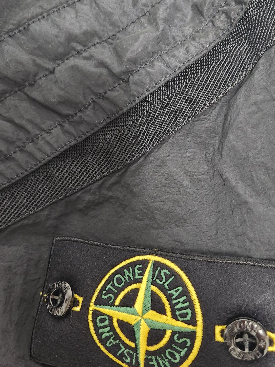Stone Island L1719 Nylon Metal in Econyl Regenerated Nylon Comfort Fit Bermuda Shorts Black - 24SS 착용 스타일