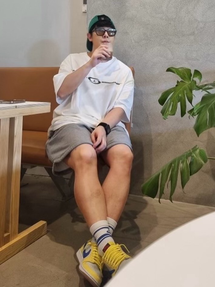 (W) Jordan 1 x Travis Scott Retro Low OG SP Canary, Jordan x Travis Scott T-Shirts Sail (DZ5510-133) 착용 스타일