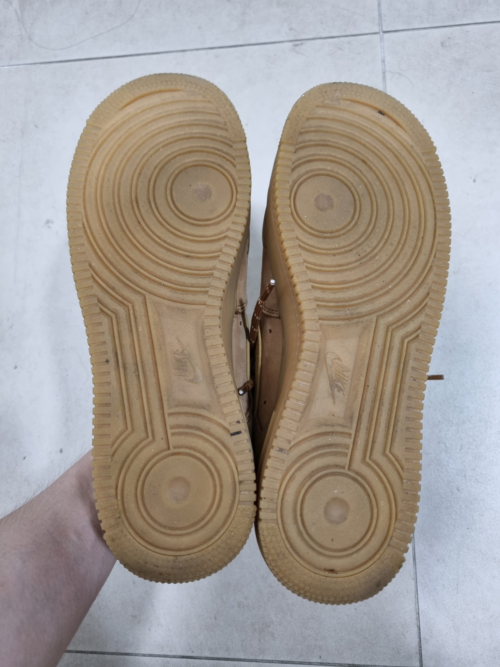 Nike Air Force 1 '07 WB Flax 착용 스타일 - 4