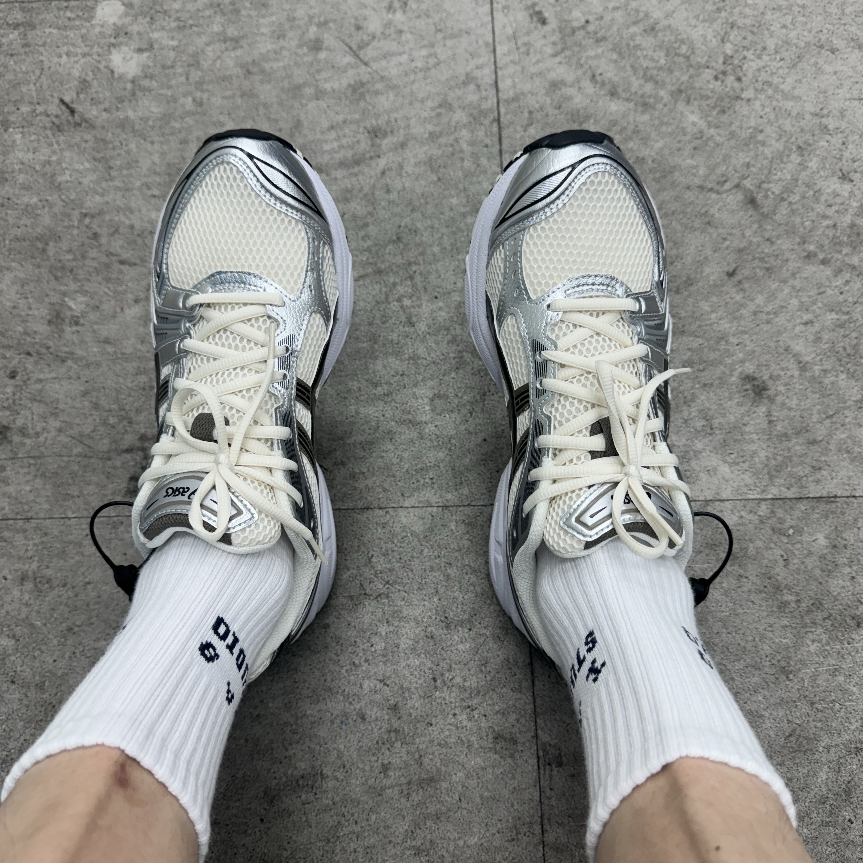 Asics Gel-Kayano 14 Cream Black 착용 스타일 - 1