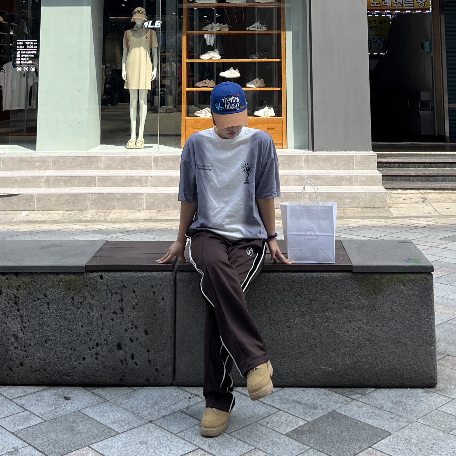 Thevinylhouse Twotone Ball Cap Blue 착용 스타일 - 1